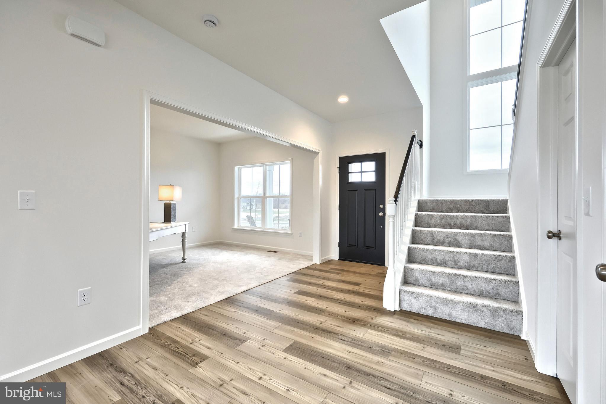 SUMMER LAYNE - Residential