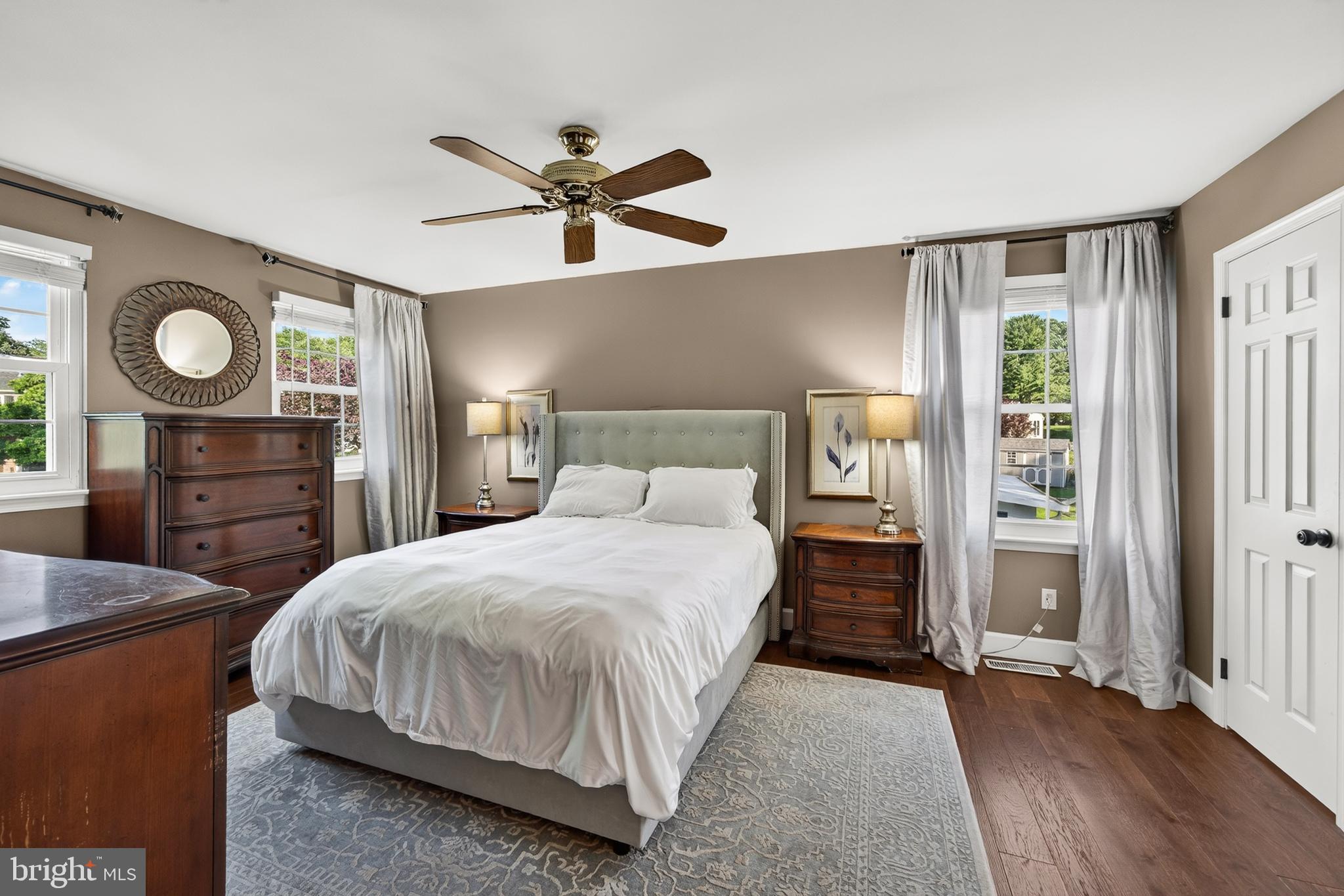 VICTORIA CROSSING - Residential