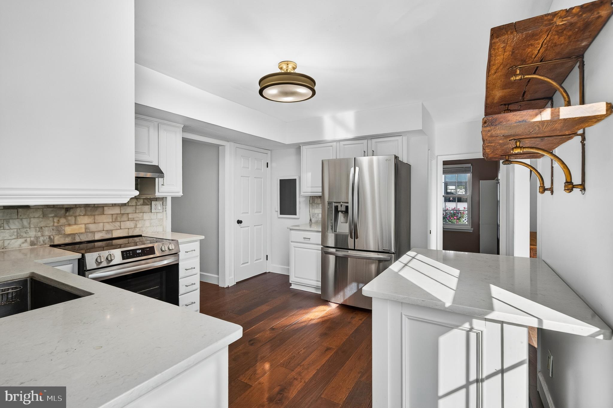 VICTORIA CROSSING - Residential