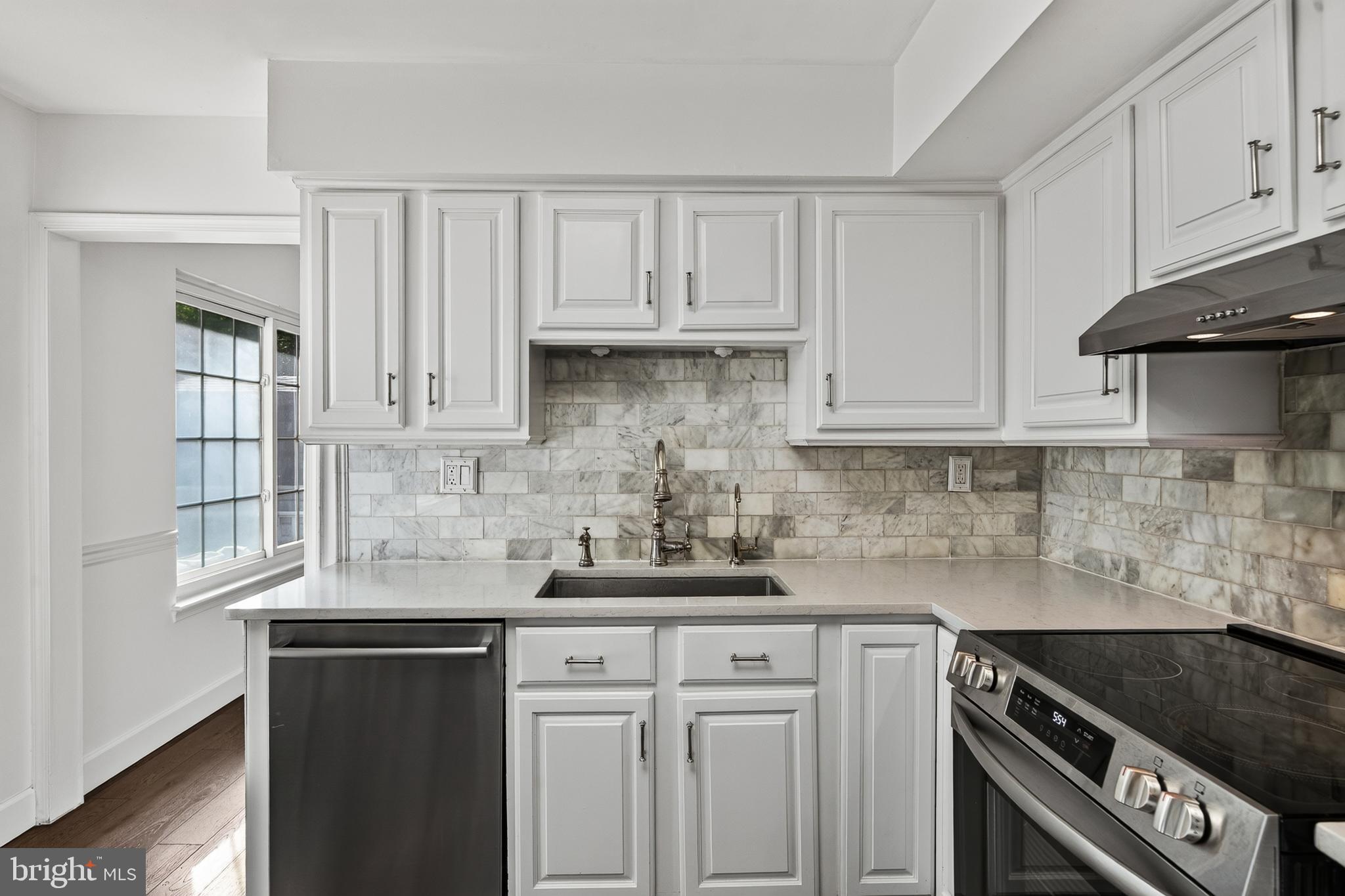 VICTORIA CROSSING - Residential