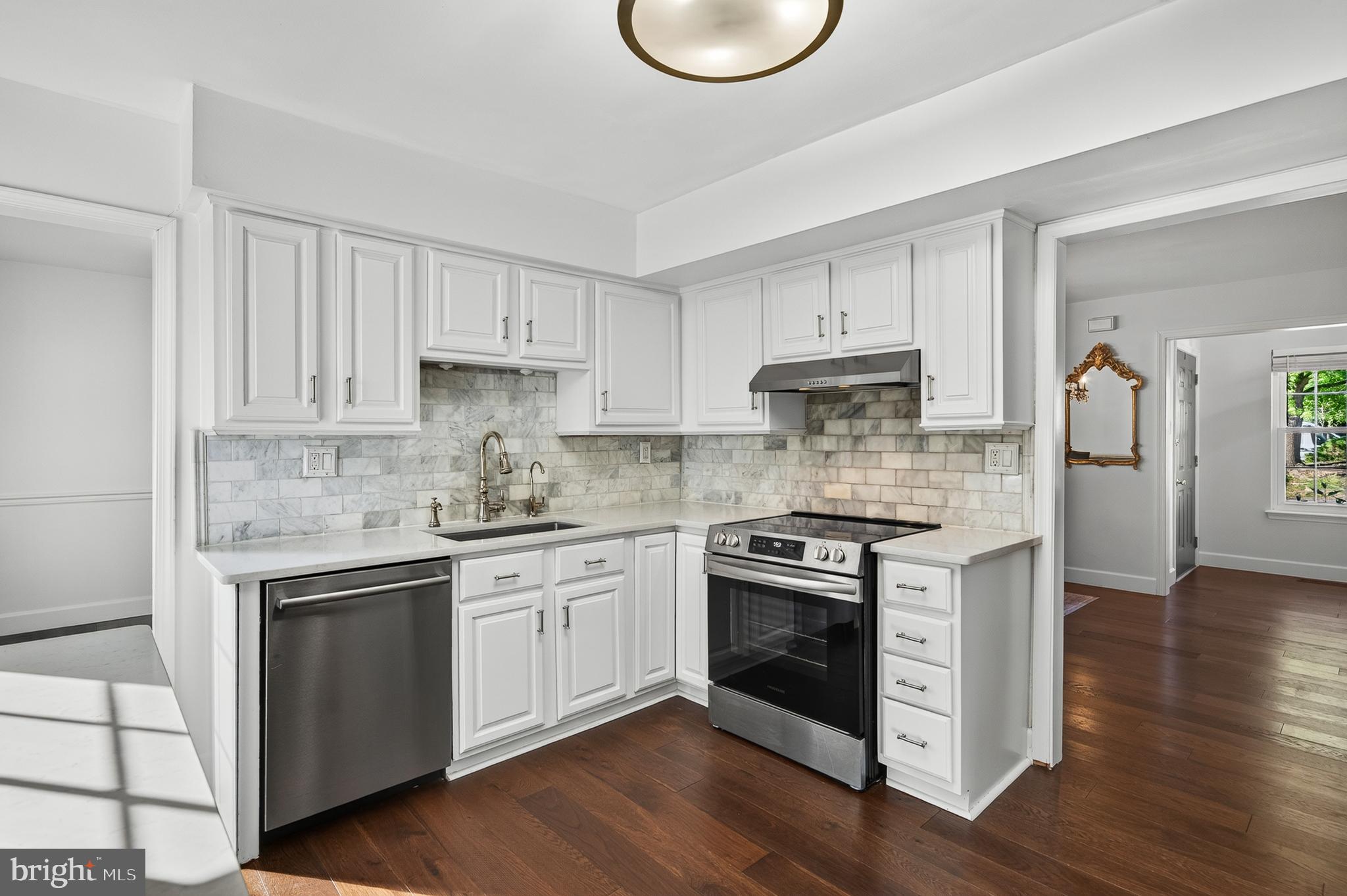 VICTORIA CROSSING - Residential