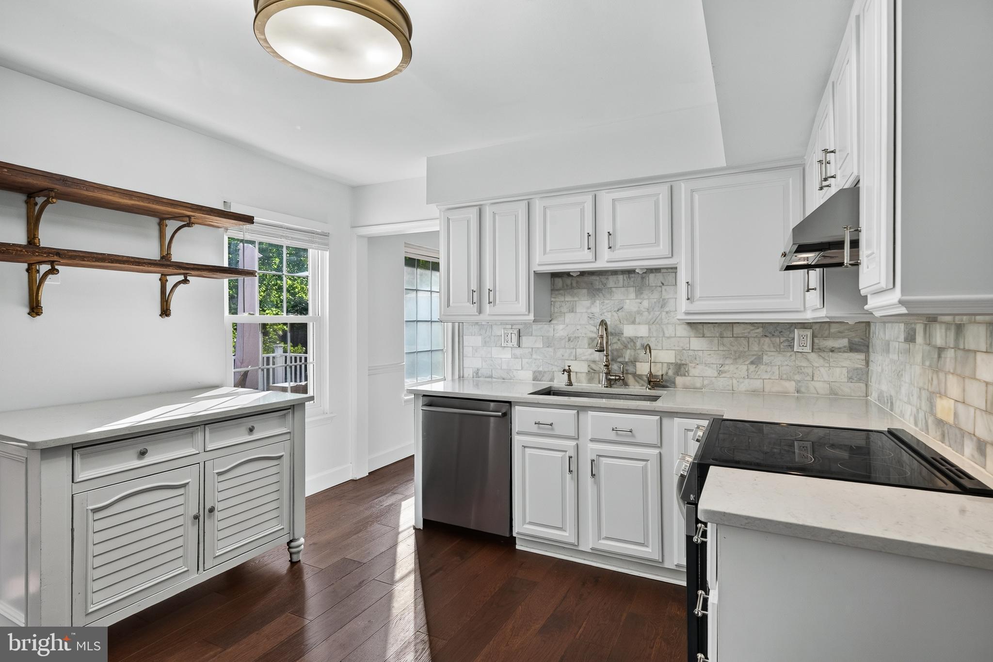VICTORIA CROSSING - Residential