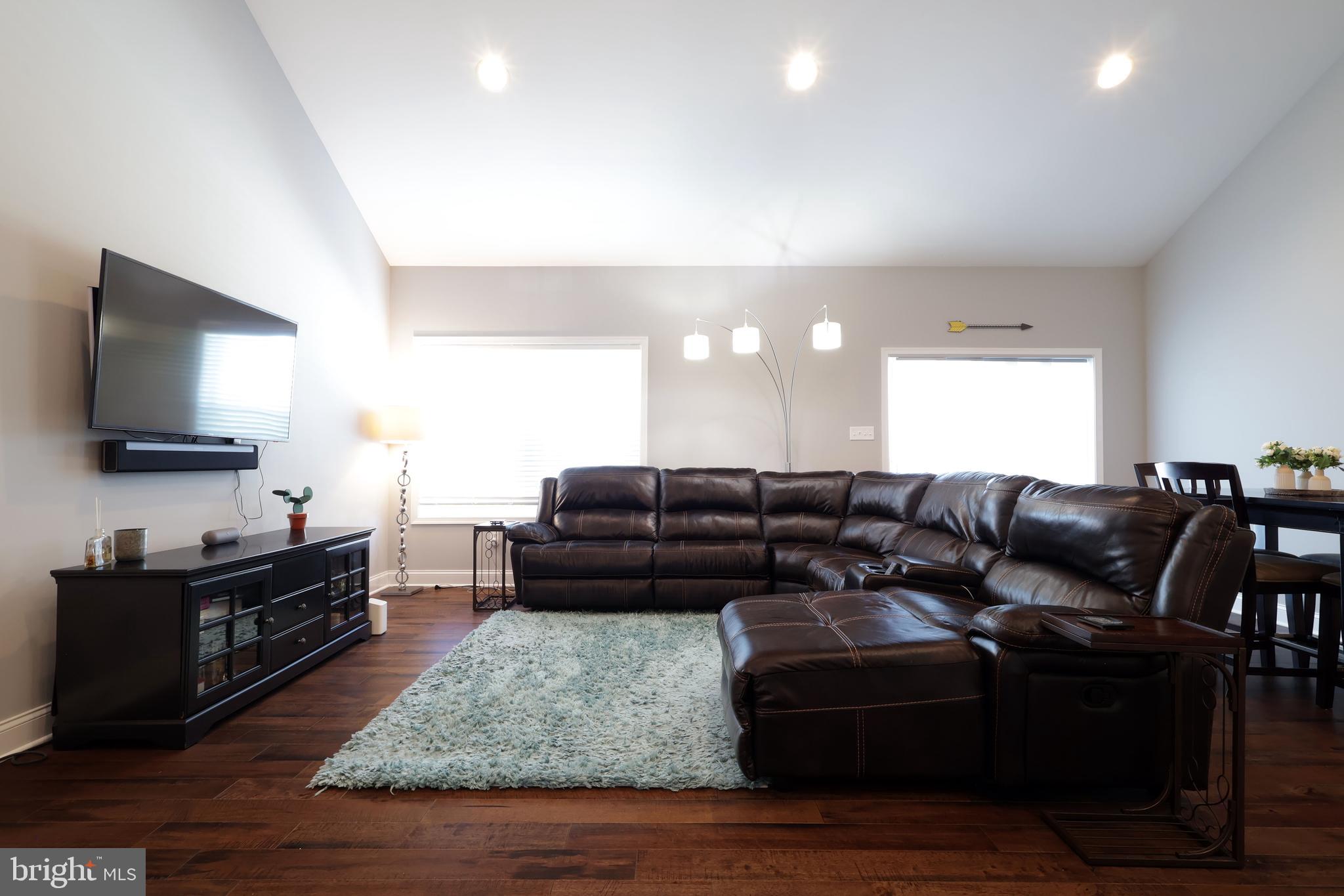 KINGSTON VILLAGE - Residential