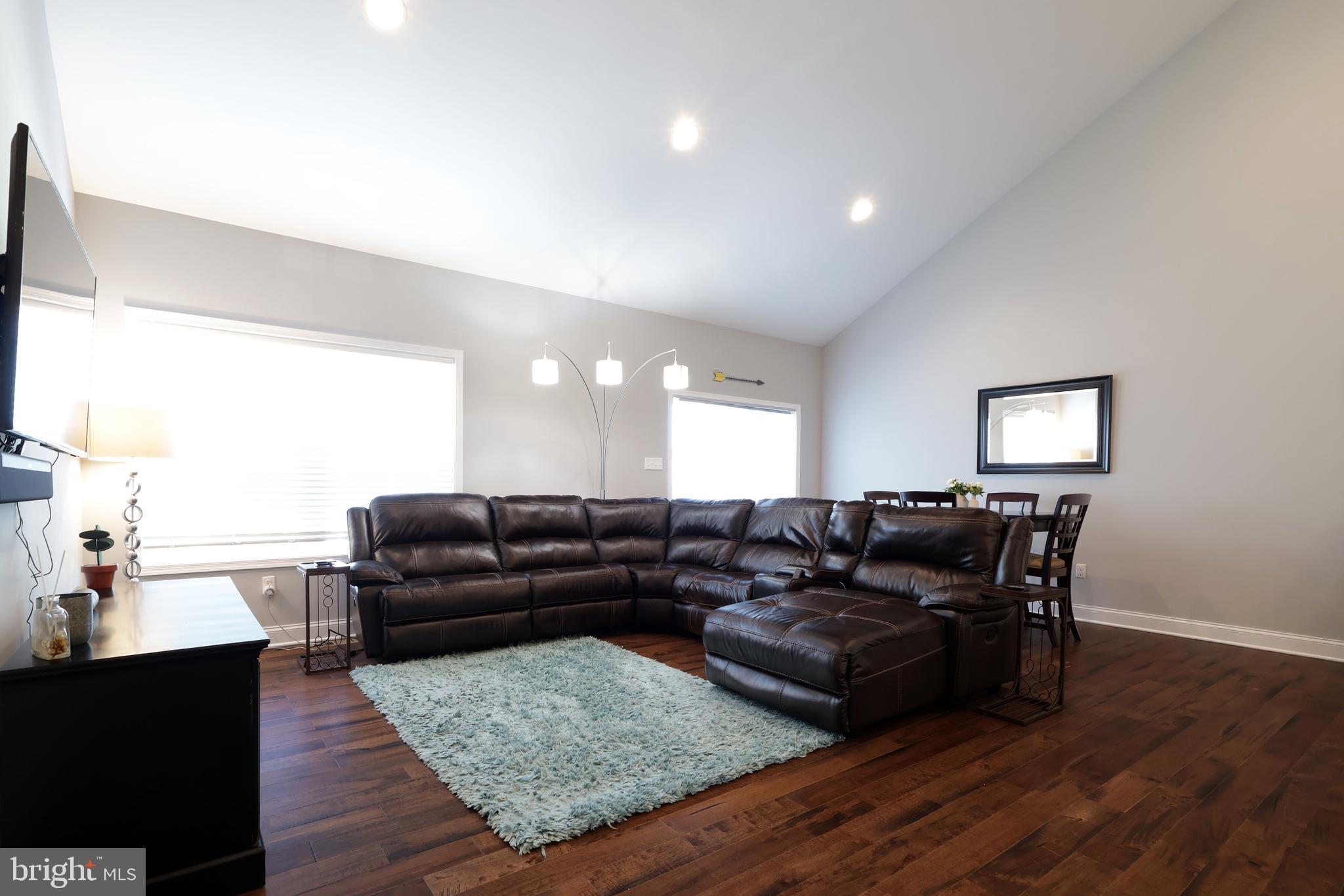 KINGSTON VILLAGE - Residential