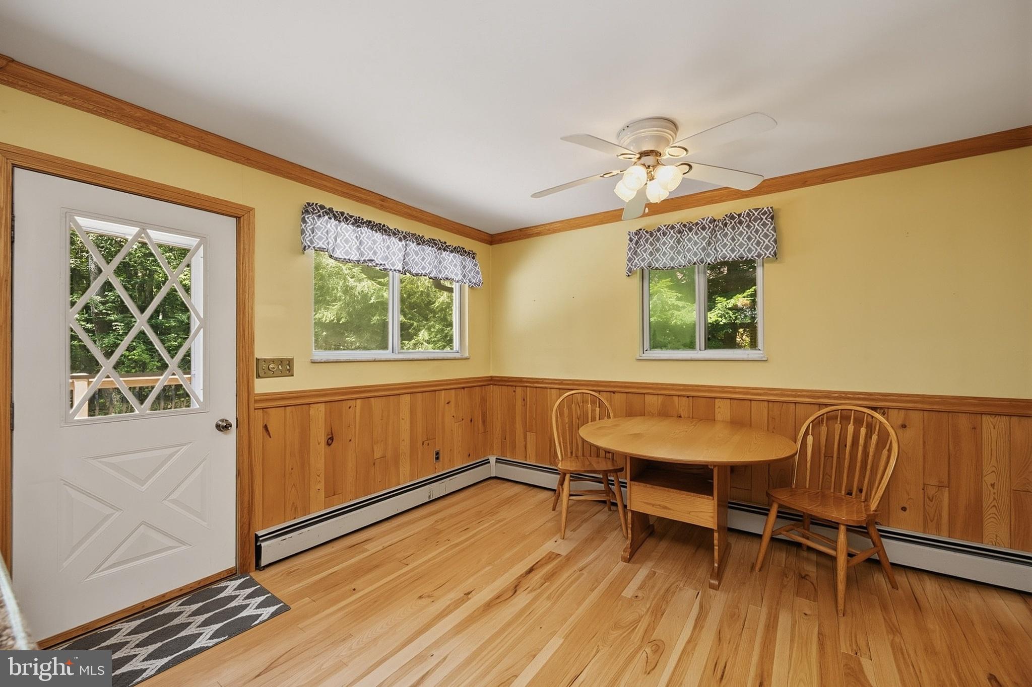COUNTRY CLUB ACRES - Residential