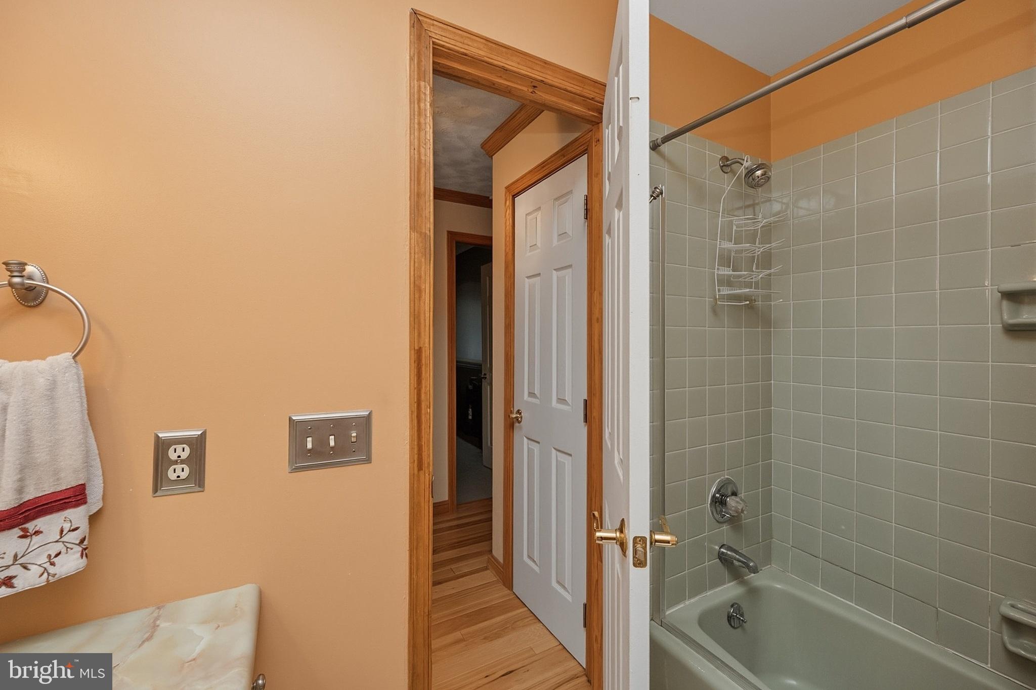 COUNTRY CLUB ACRES - Residential