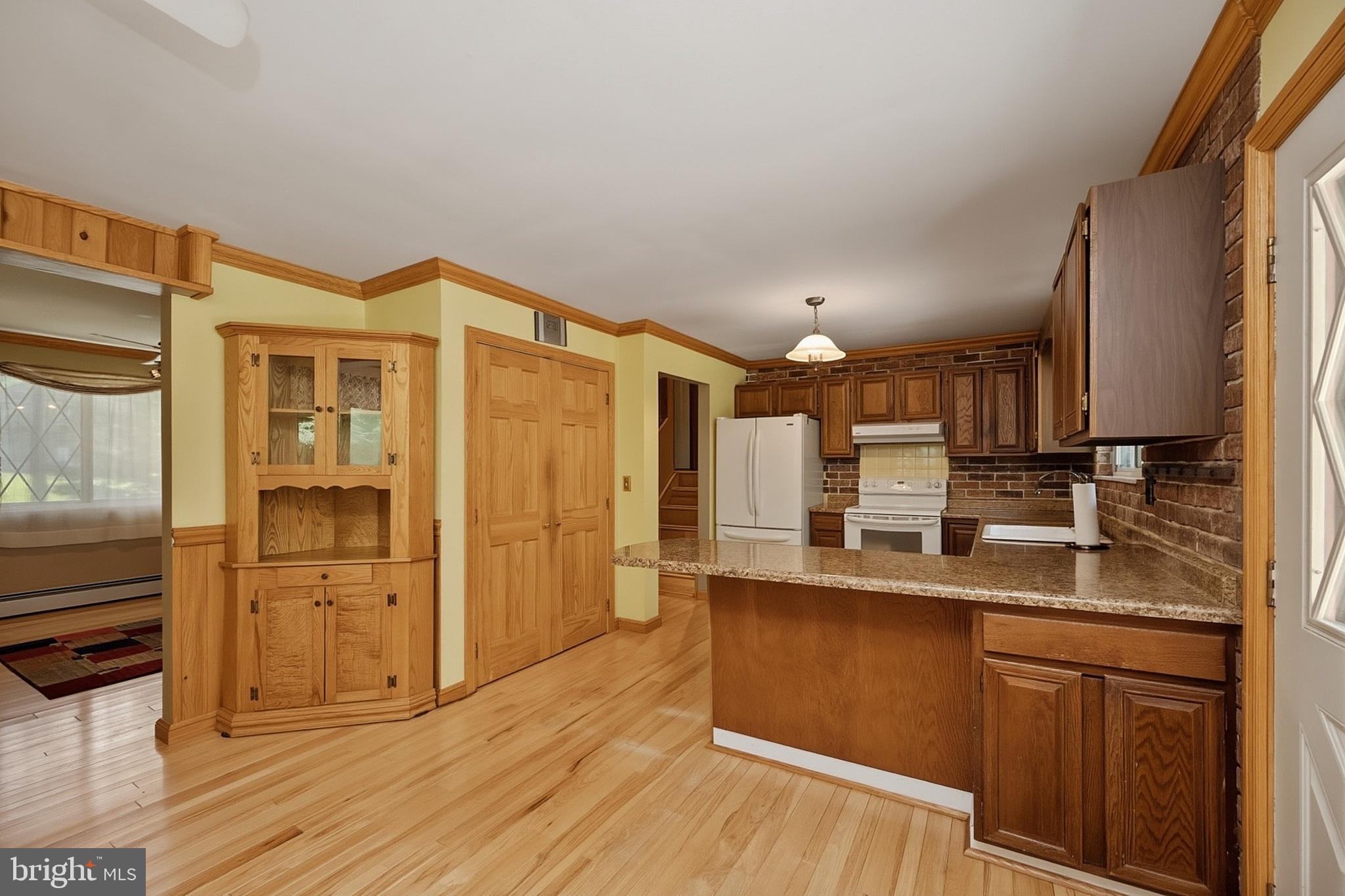 COUNTRY CLUB ACRES - Residential