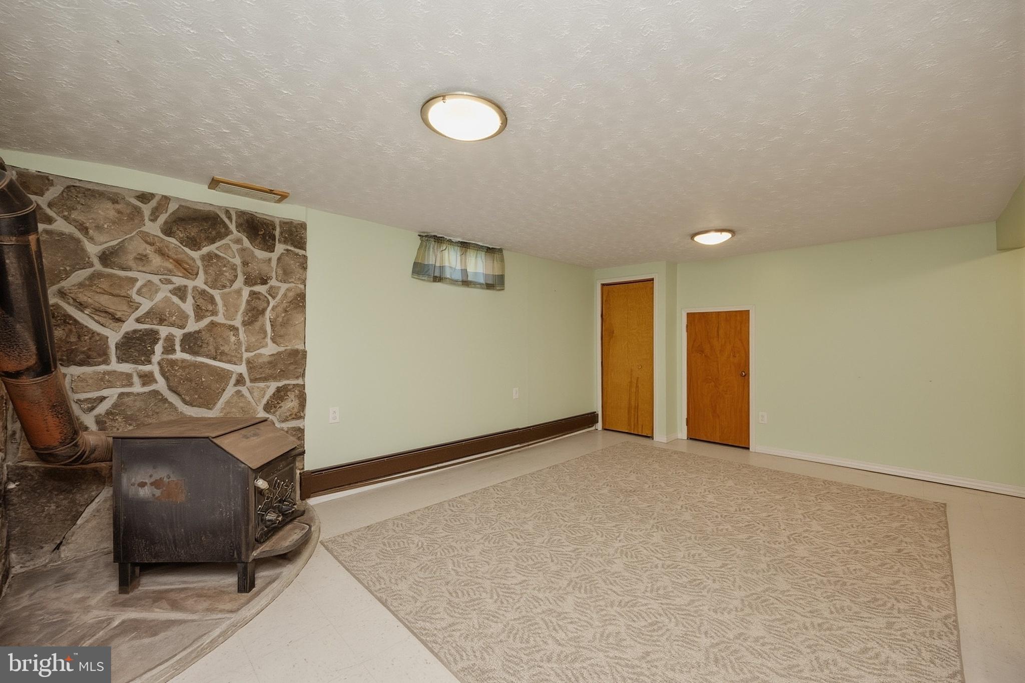 COUNTRY CLUB ACRES - Residential