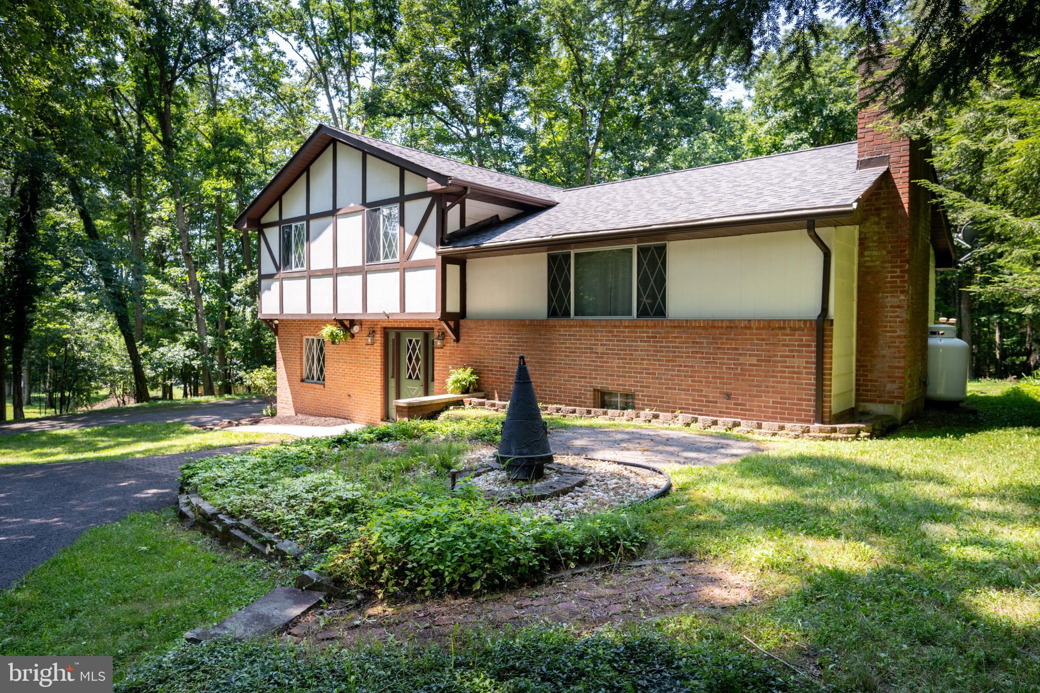 COUNTRY CLUB ACRES - Residential