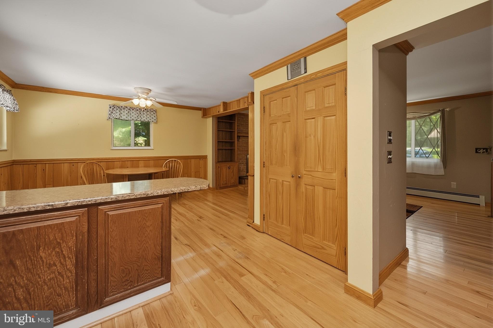 COUNTRY CLUB ACRES - Residential