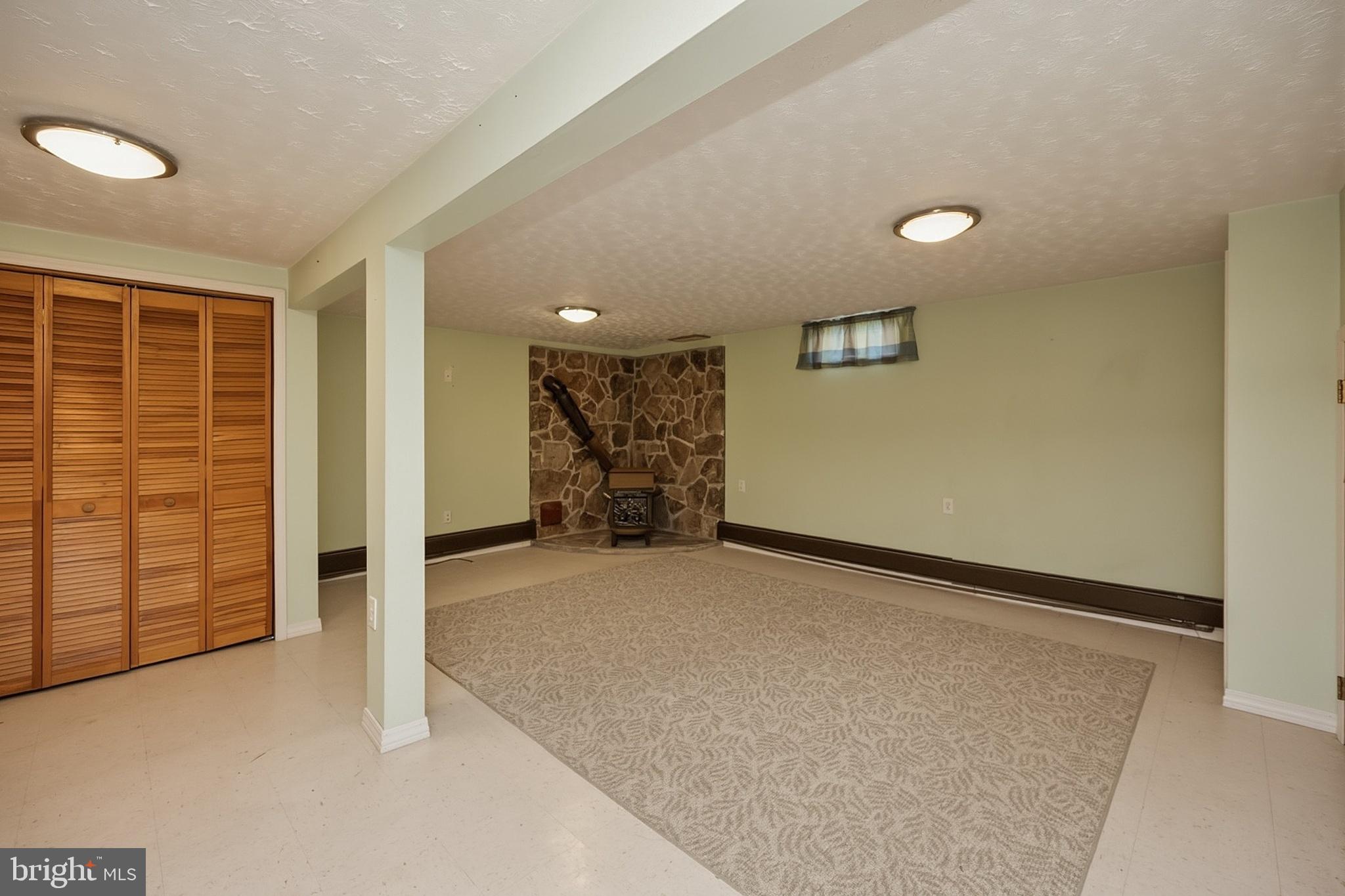 COUNTRY CLUB ACRES - Residential