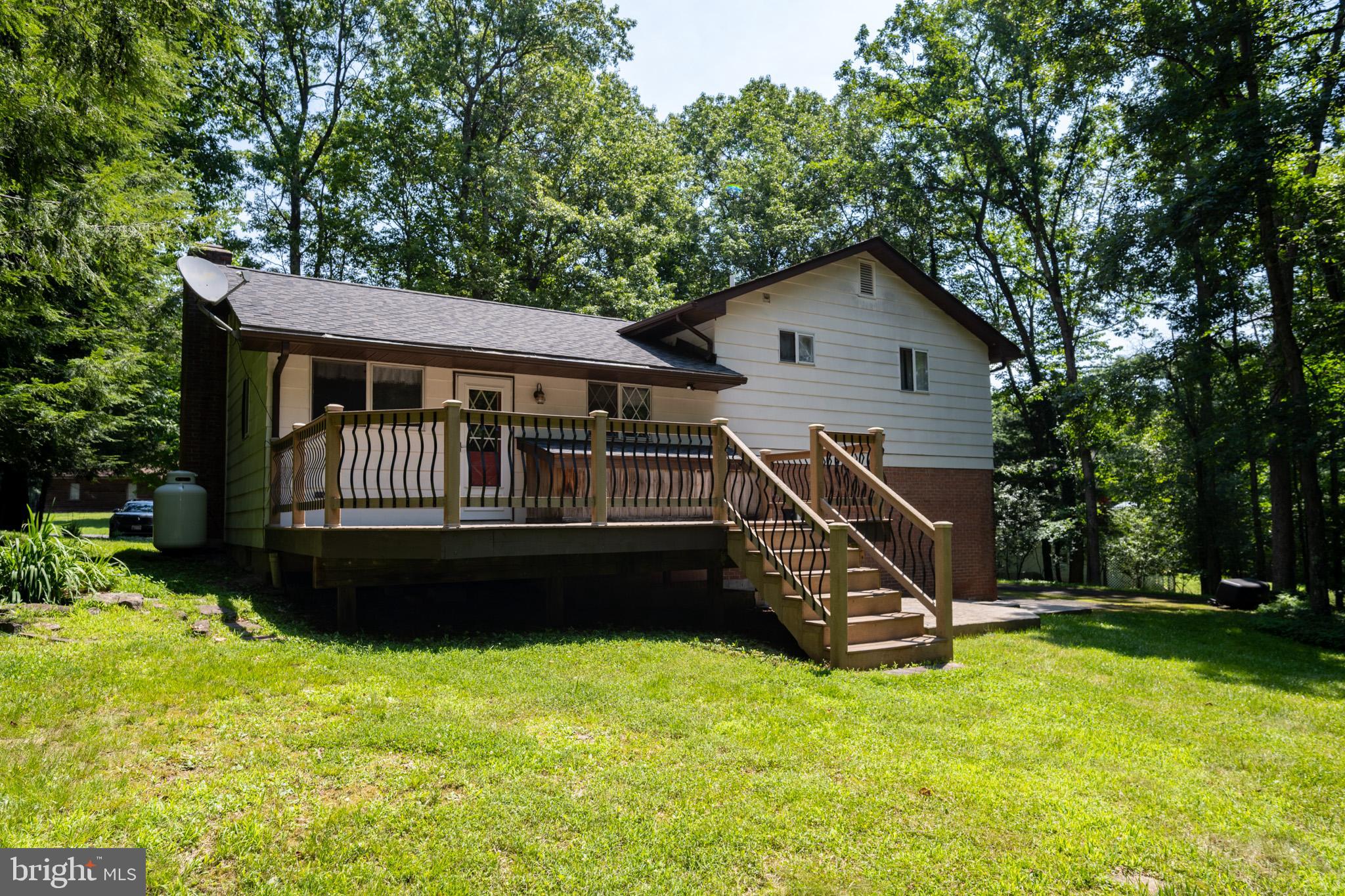 COUNTRY CLUB ACRES - Residential