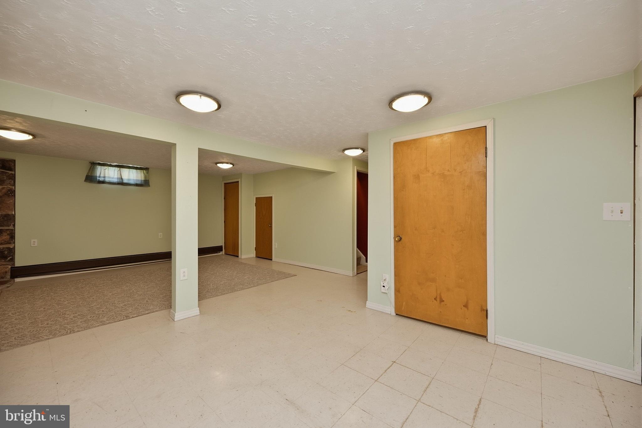 COUNTRY CLUB ACRES - Residential
