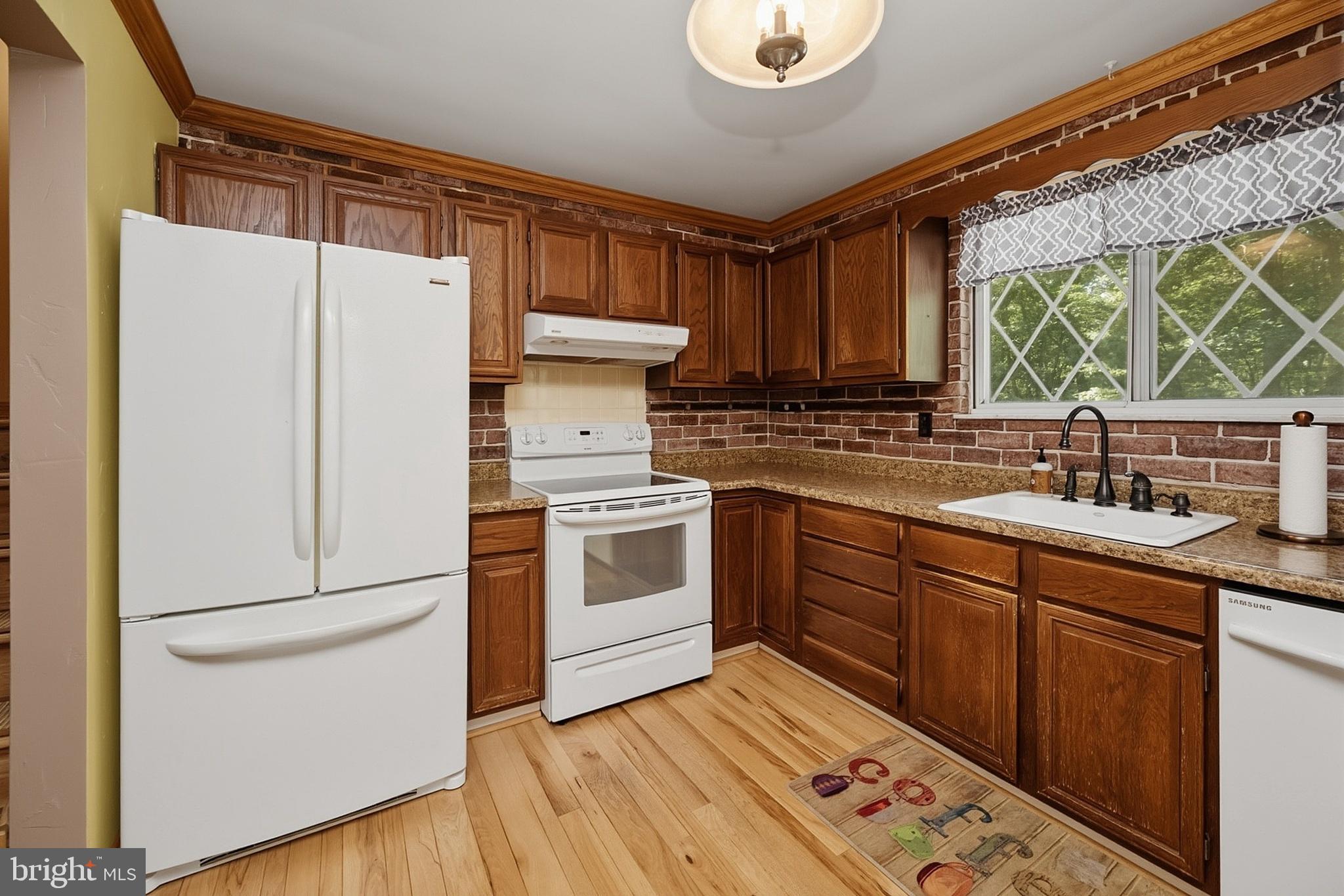 COUNTRY CLUB ACRES - Residential