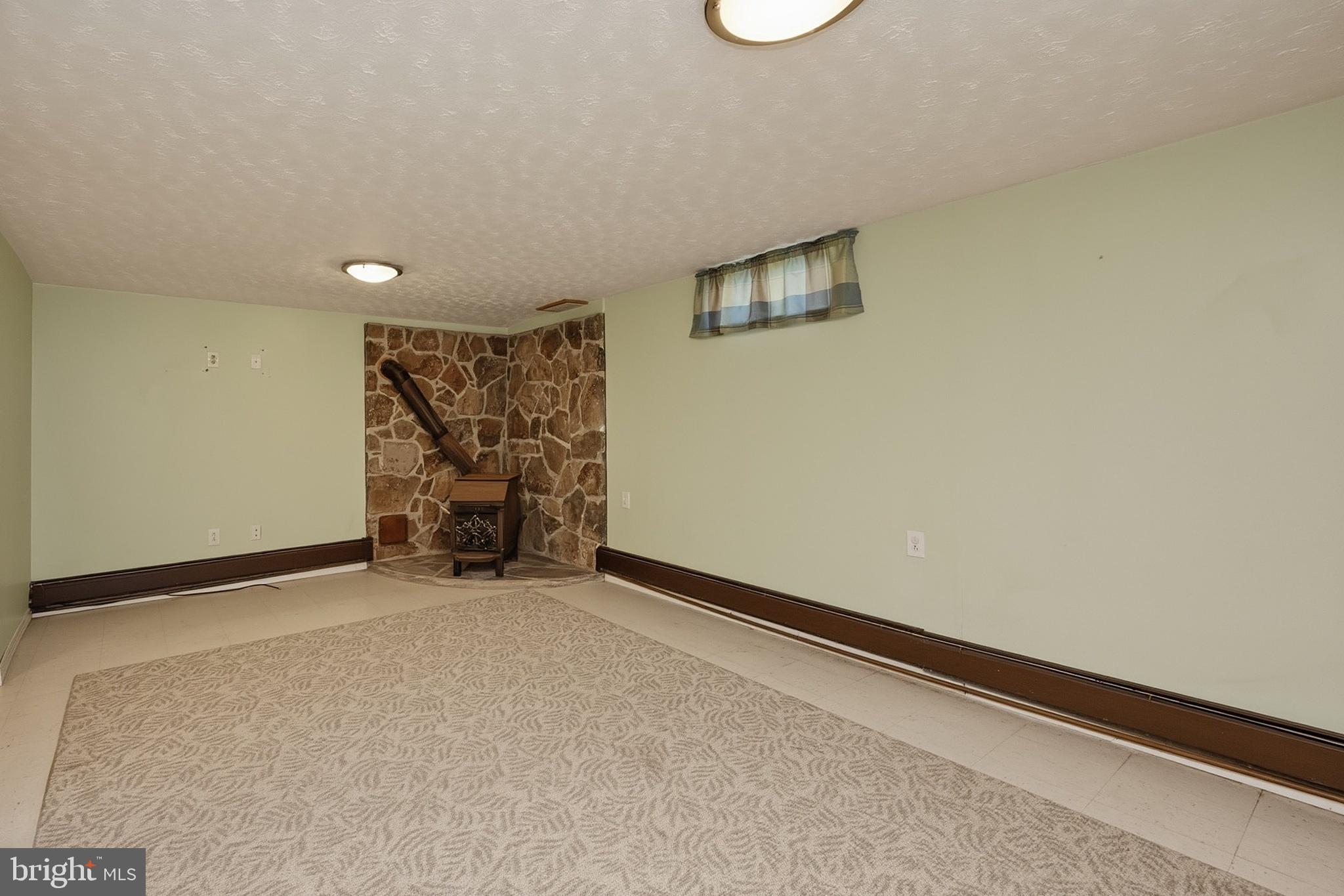COUNTRY CLUB ACRES - Residential