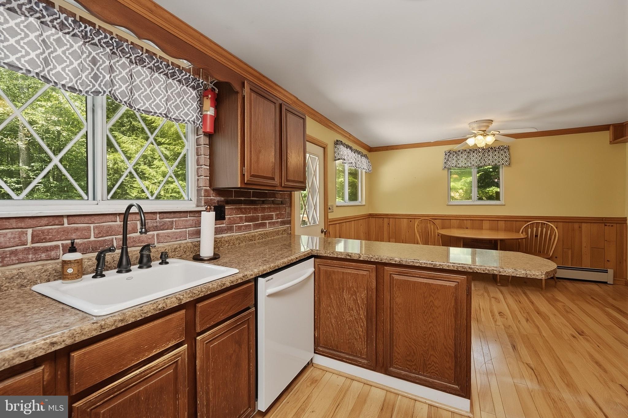COUNTRY CLUB ACRES - Residential