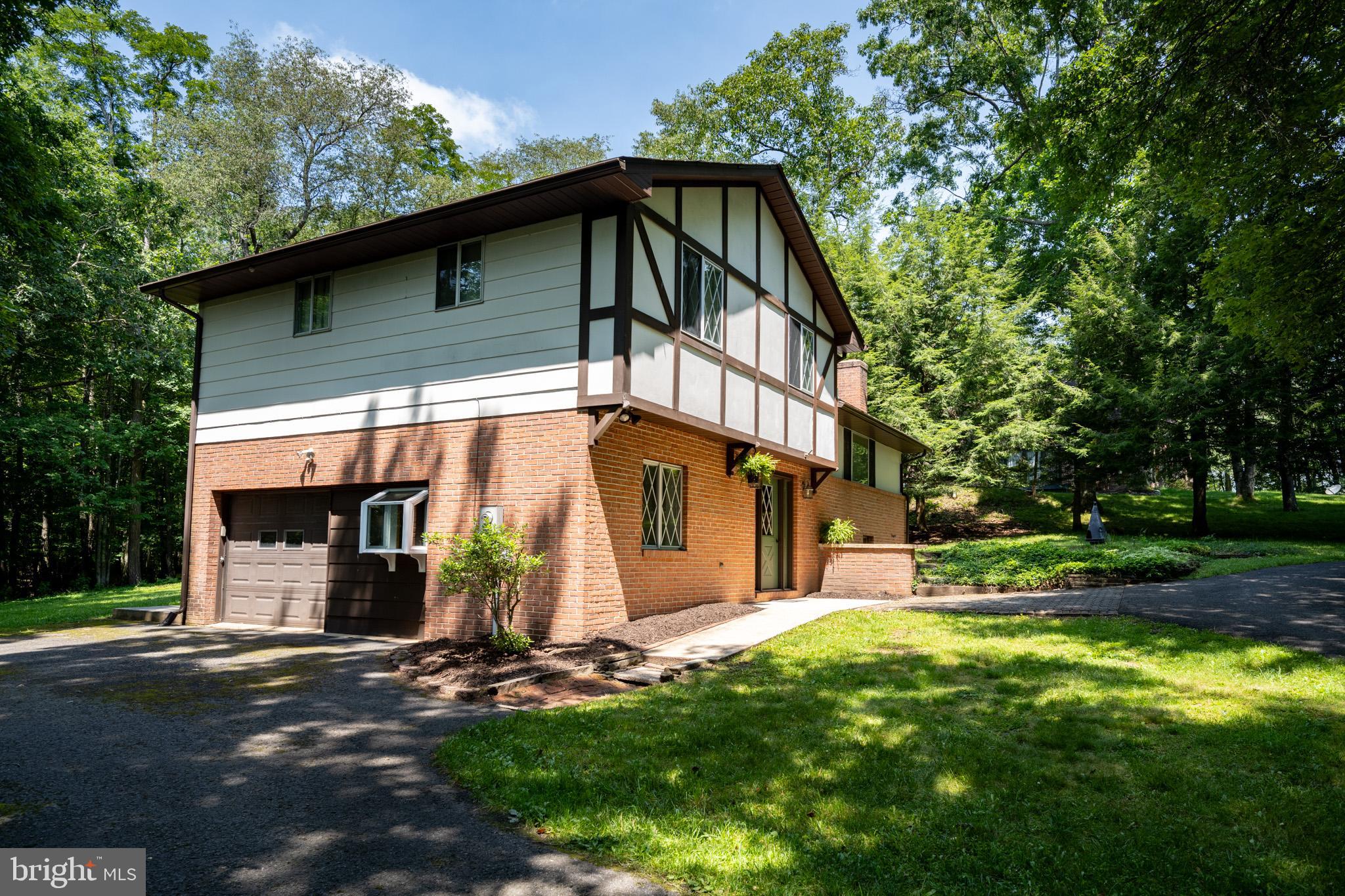 COUNTRY CLUB ACRES - Residential