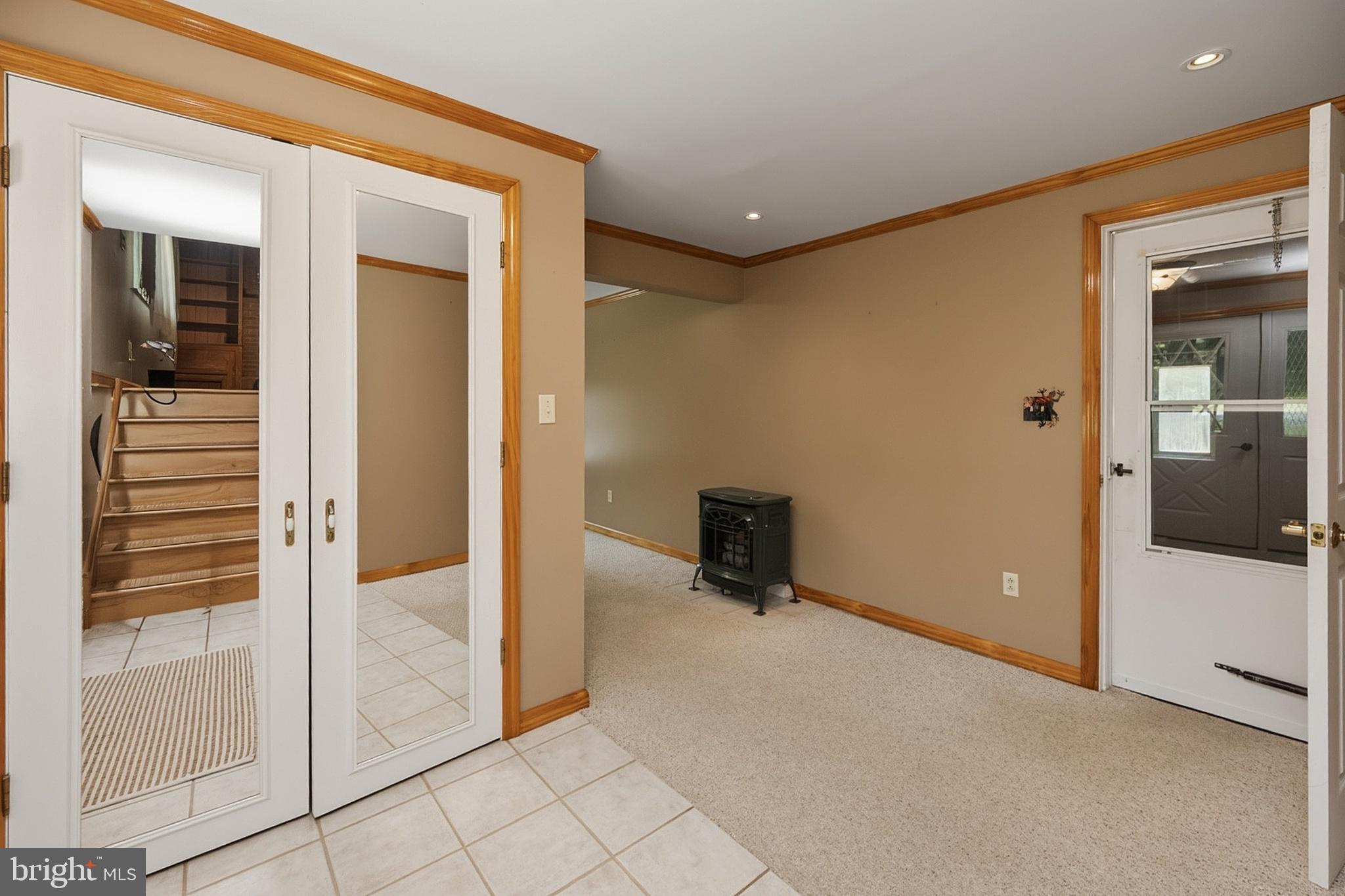 COUNTRY CLUB ACRES - Residential