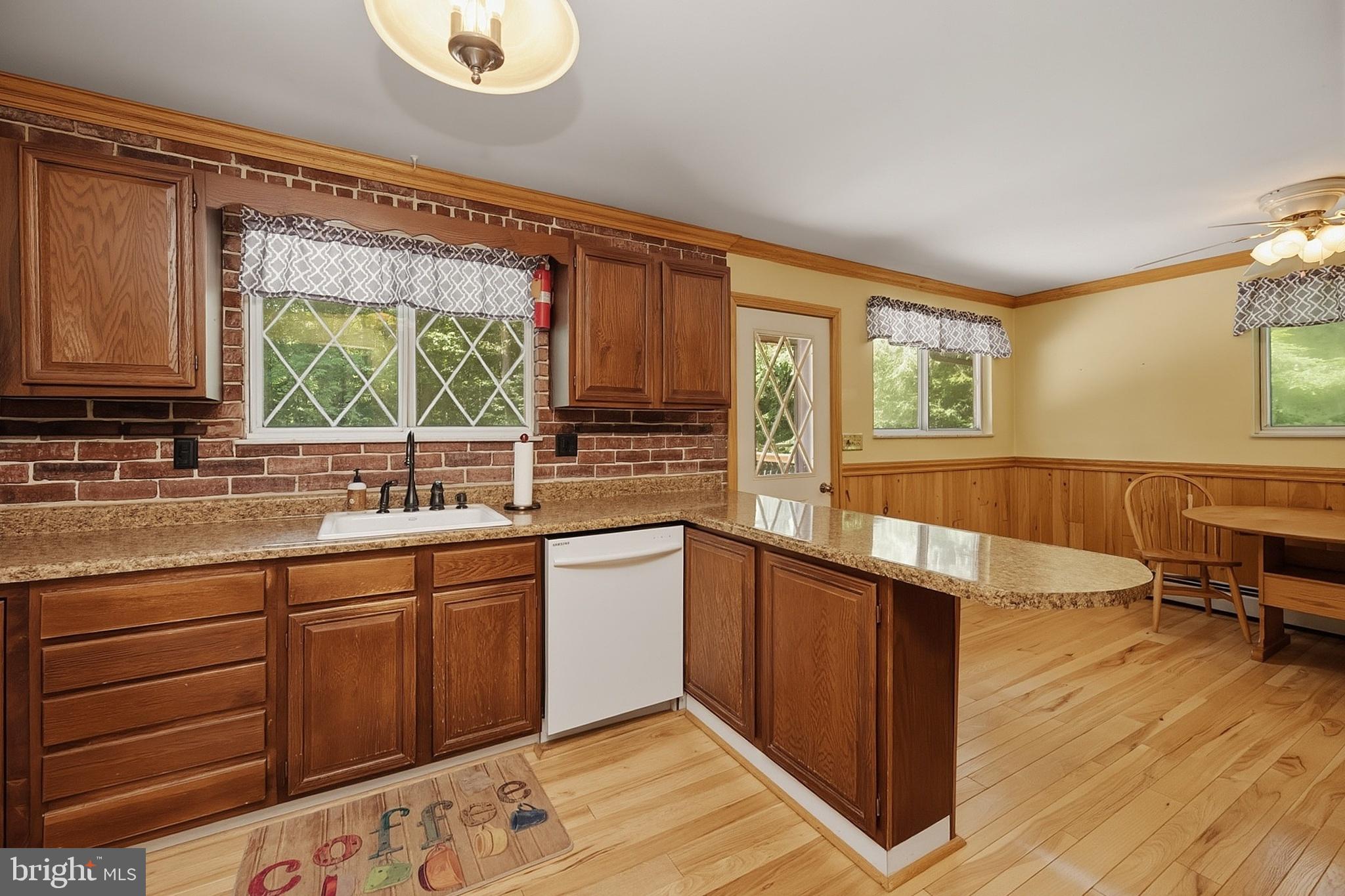 COUNTRY CLUB ACRES - Residential