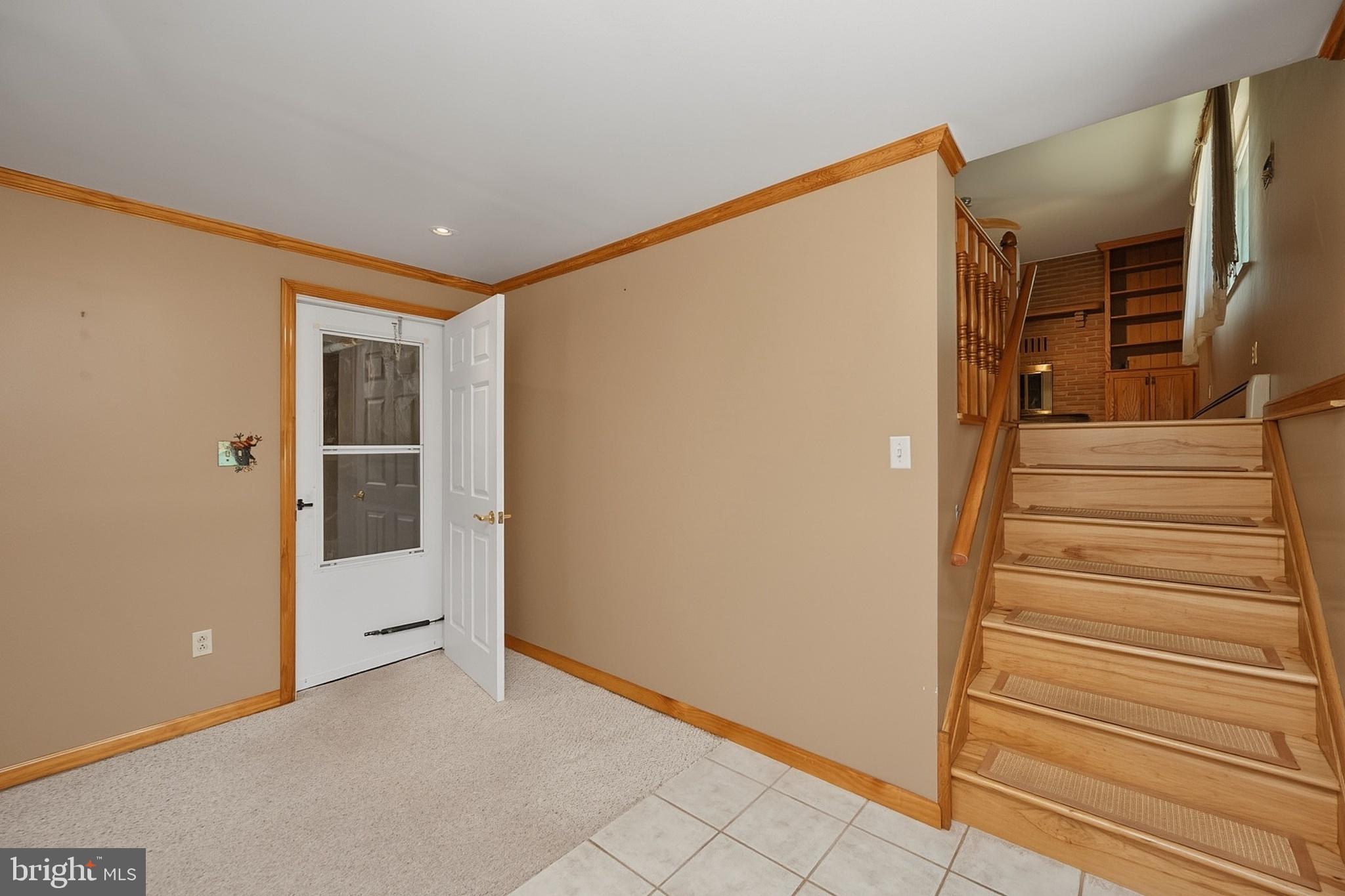 COUNTRY CLUB ACRES - Residential
