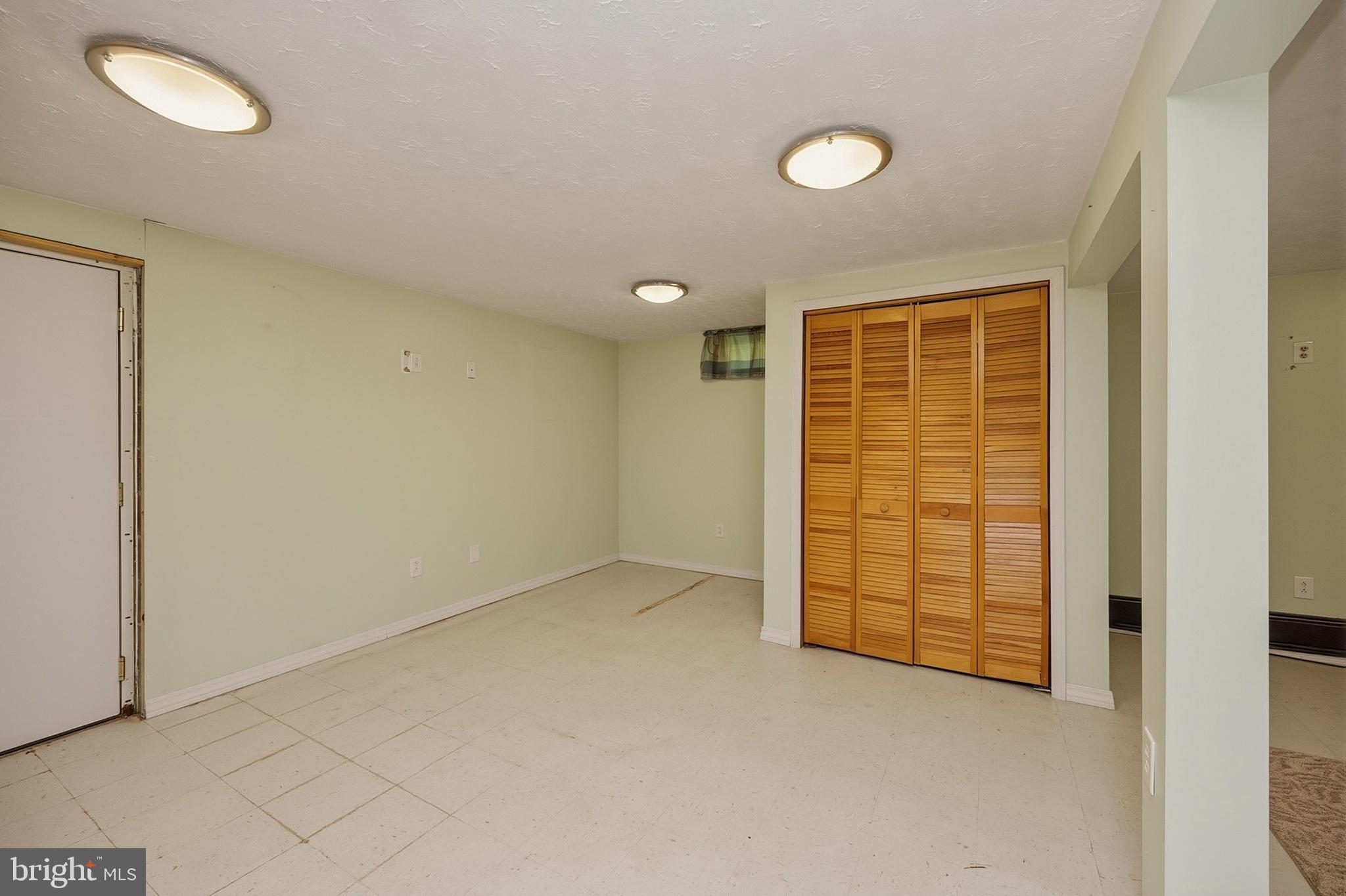 COUNTRY CLUB ACRES - Residential