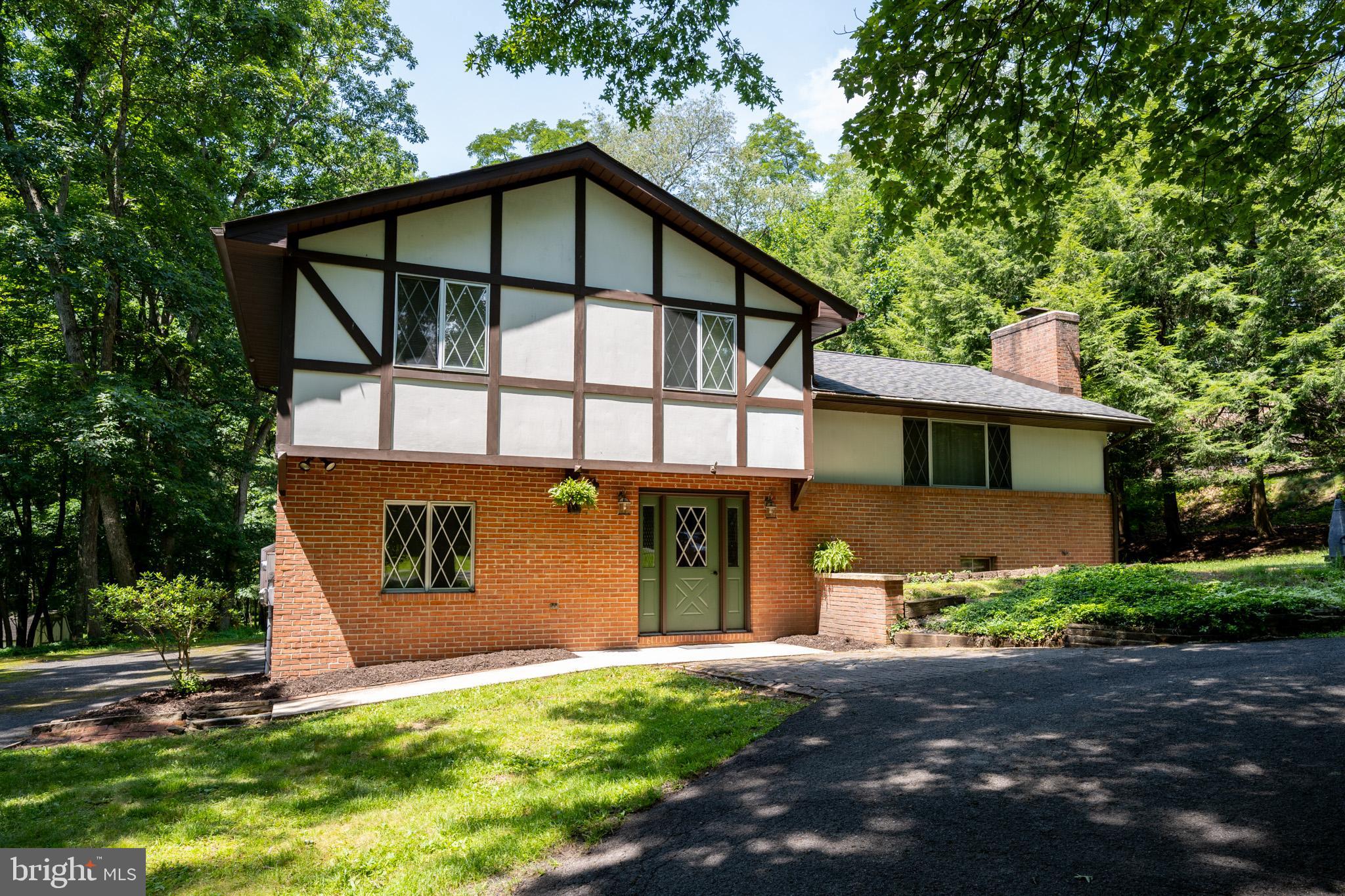 COUNTRY CLUB ACRES - Residential