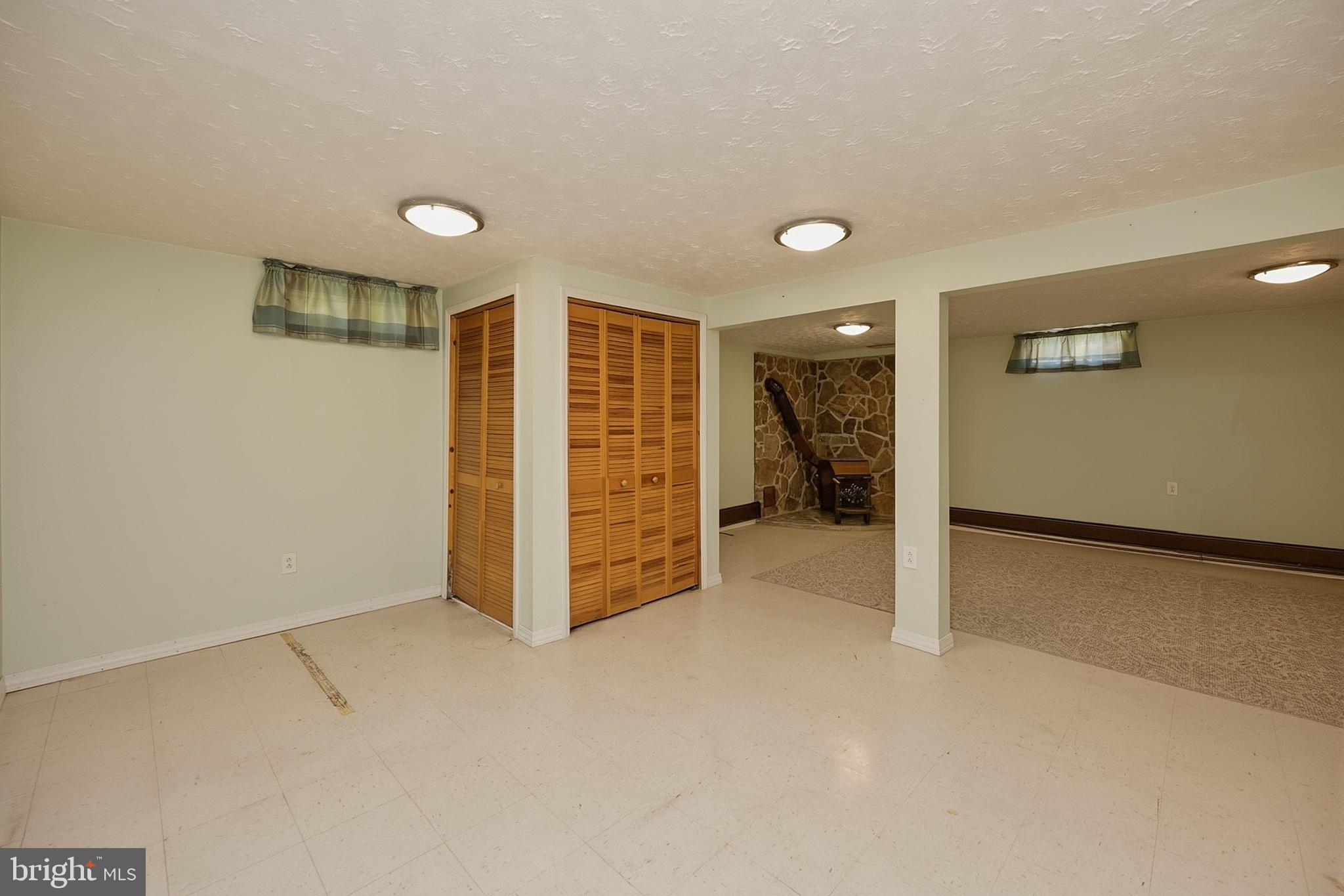 COUNTRY CLUB ACRES - Residential