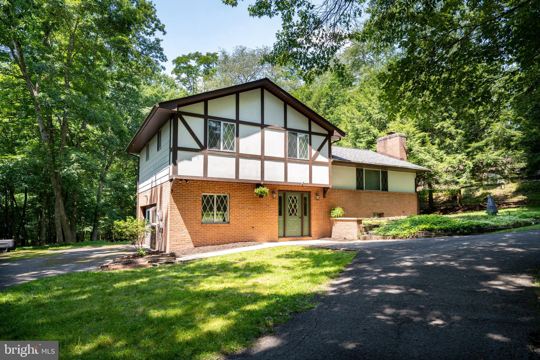 COUNTRY CLUB ACRES - Residential