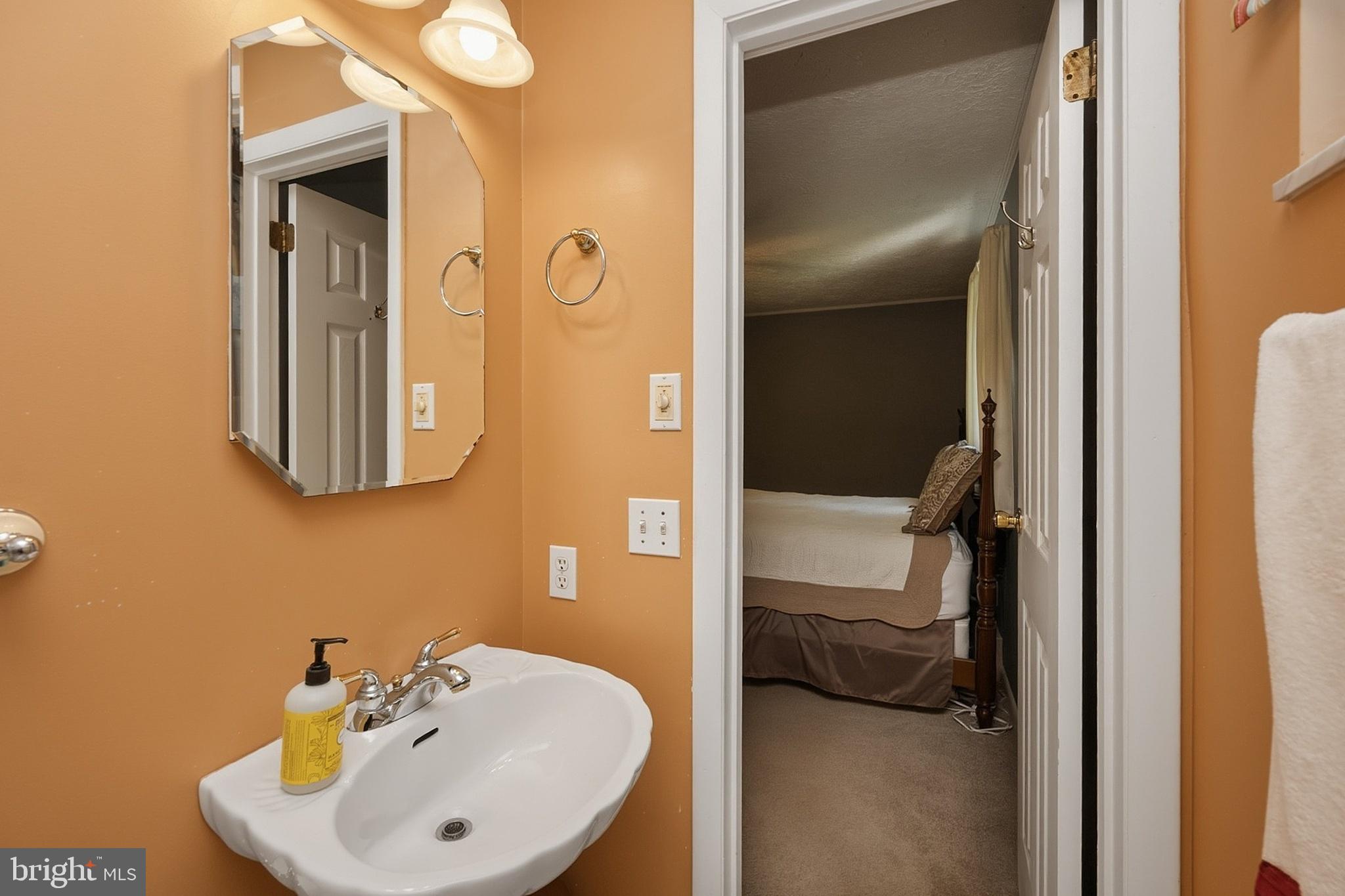 COUNTRY CLUB ACRES - Residential