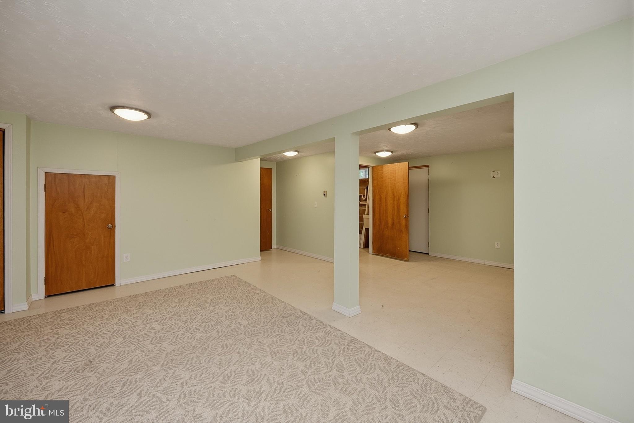 COUNTRY CLUB ACRES - Residential