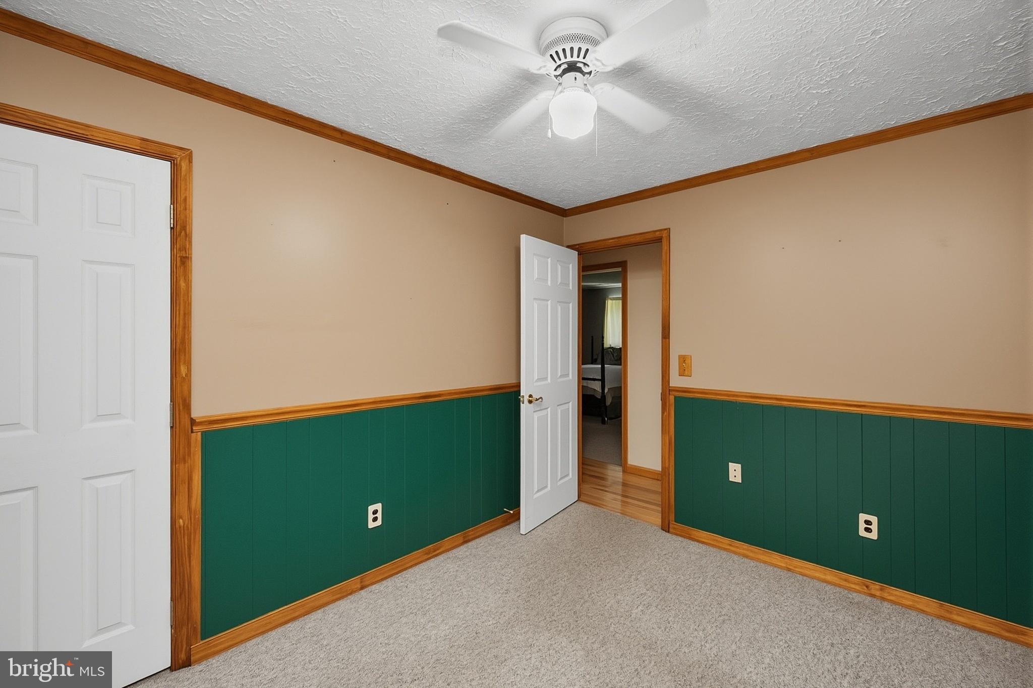 COUNTRY CLUB ACRES - Residential