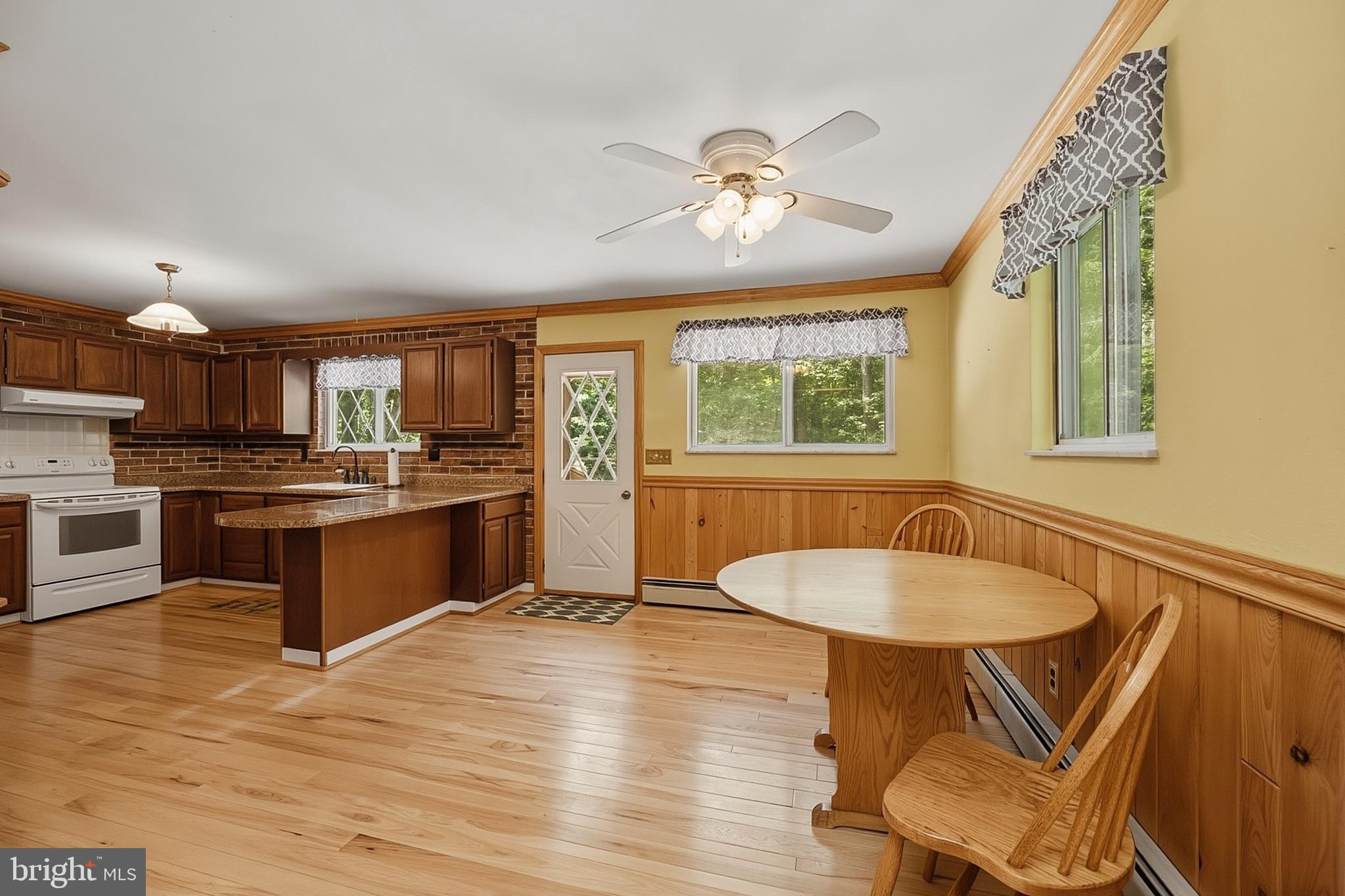 COUNTRY CLUB ACRES - Residential