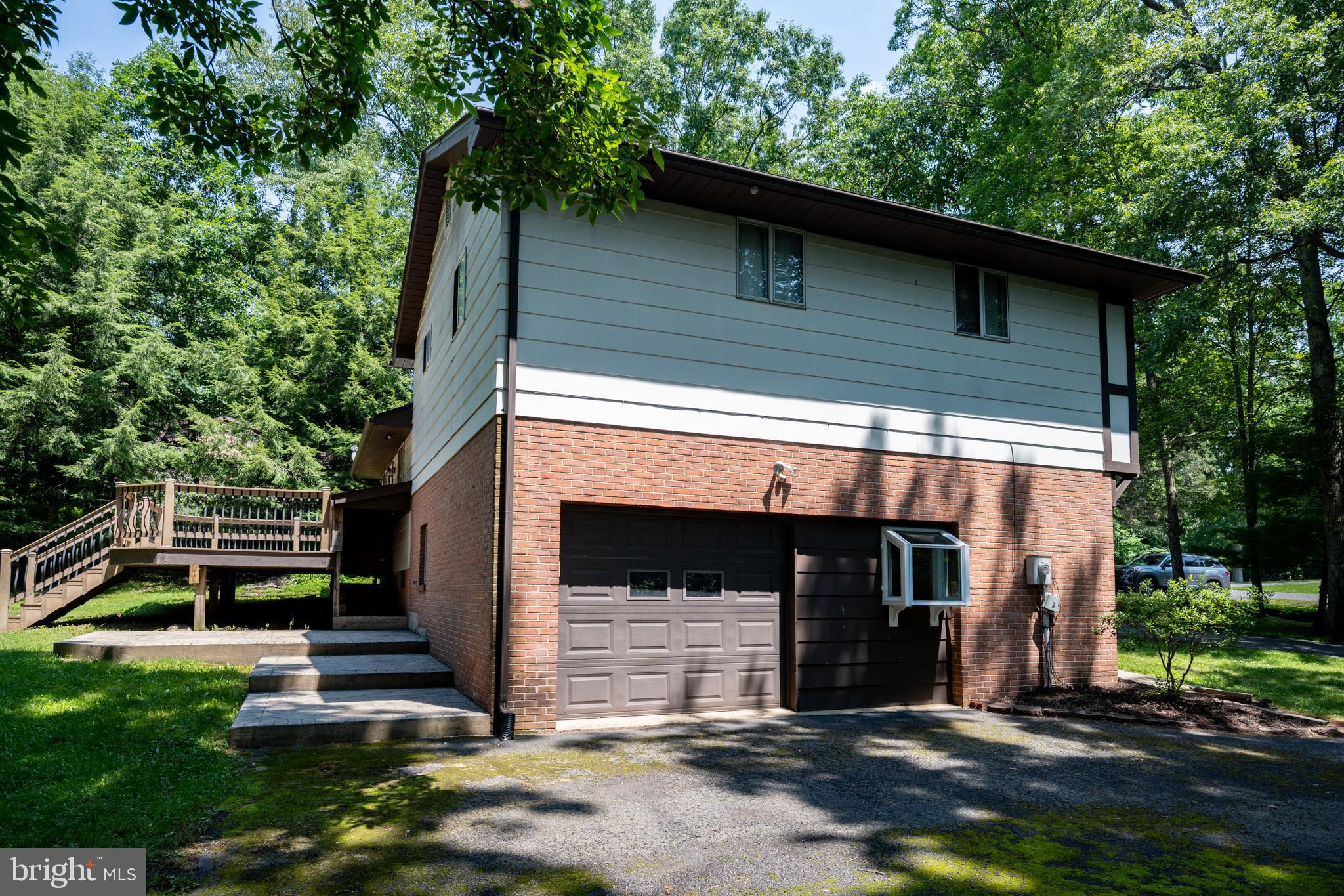 COUNTRY CLUB ACRES - Residential