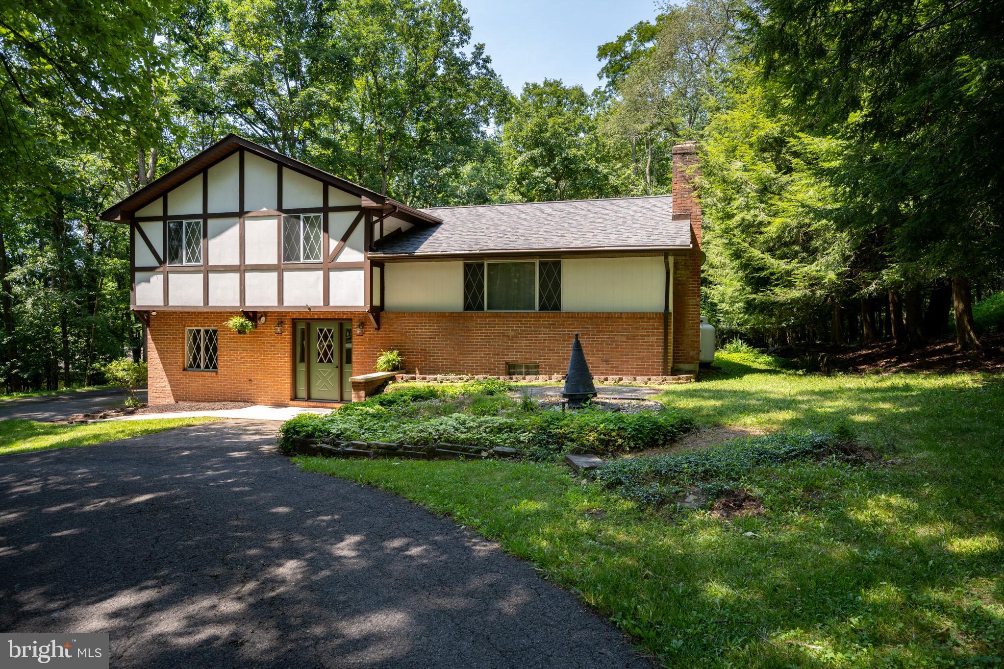 COUNTRY CLUB ACRES - Residential