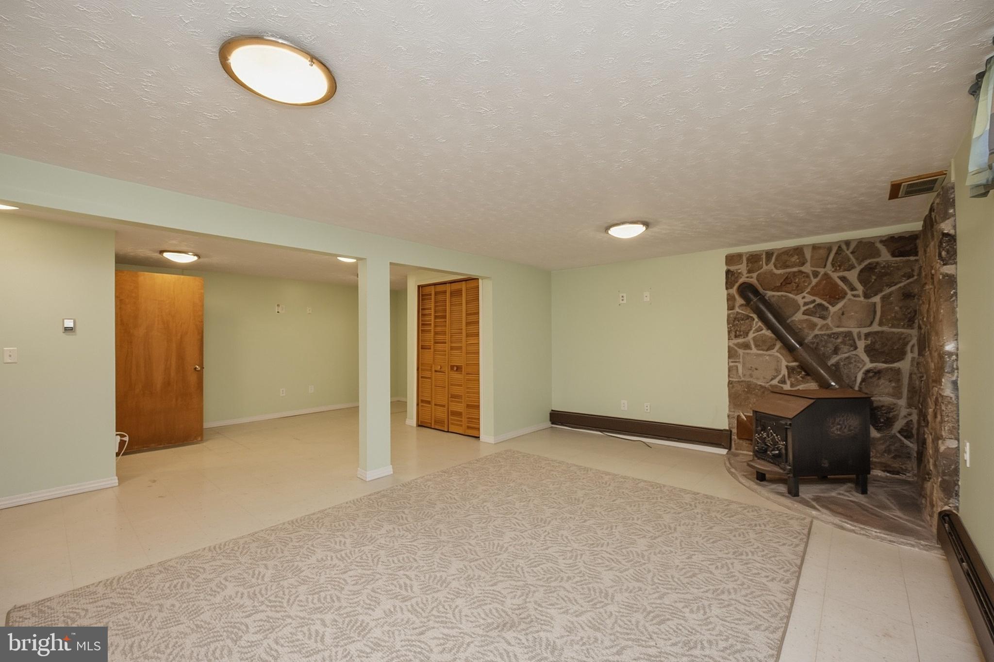 COUNTRY CLUB ACRES - Residential
