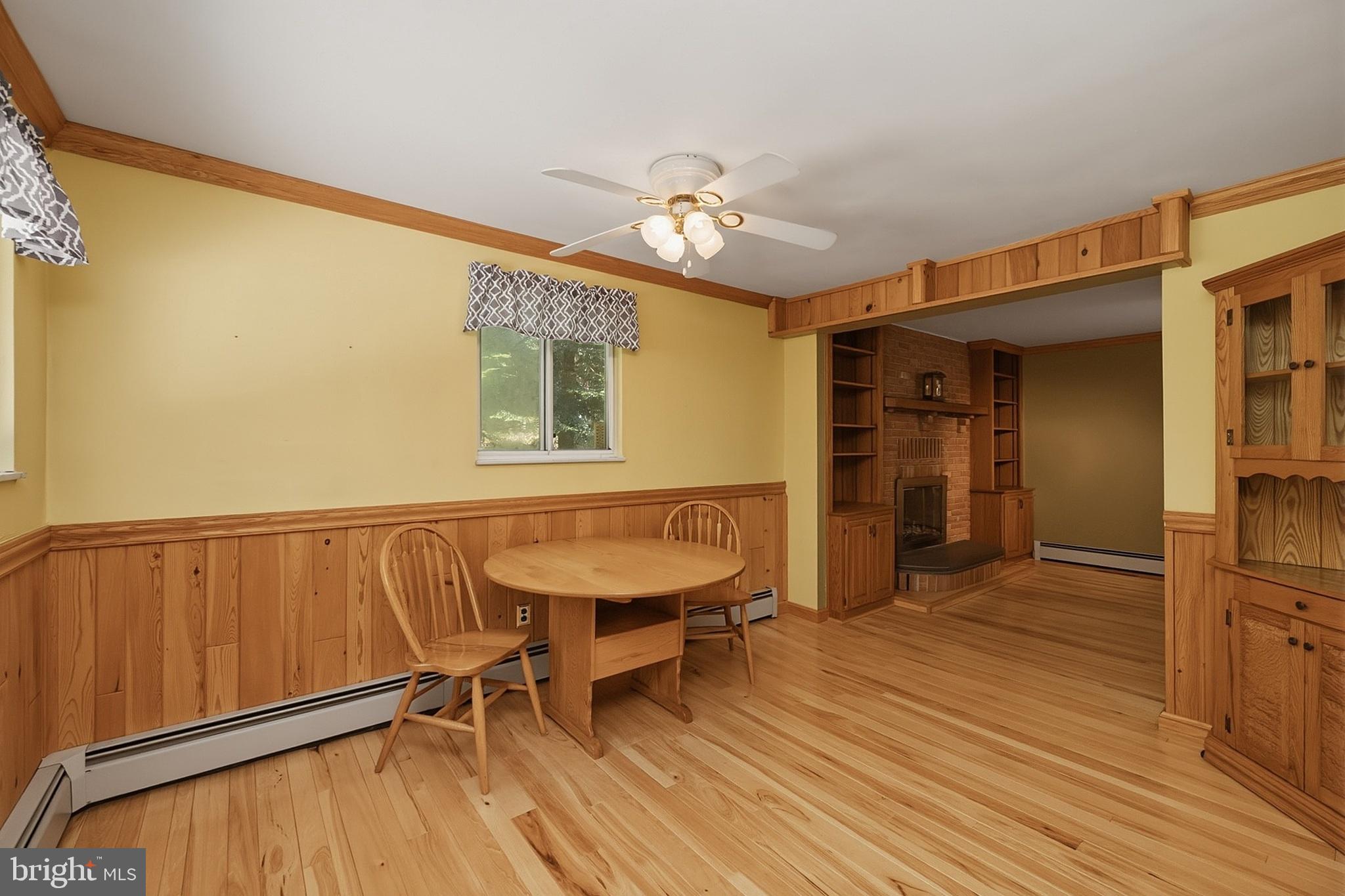 COUNTRY CLUB ACRES - Residential