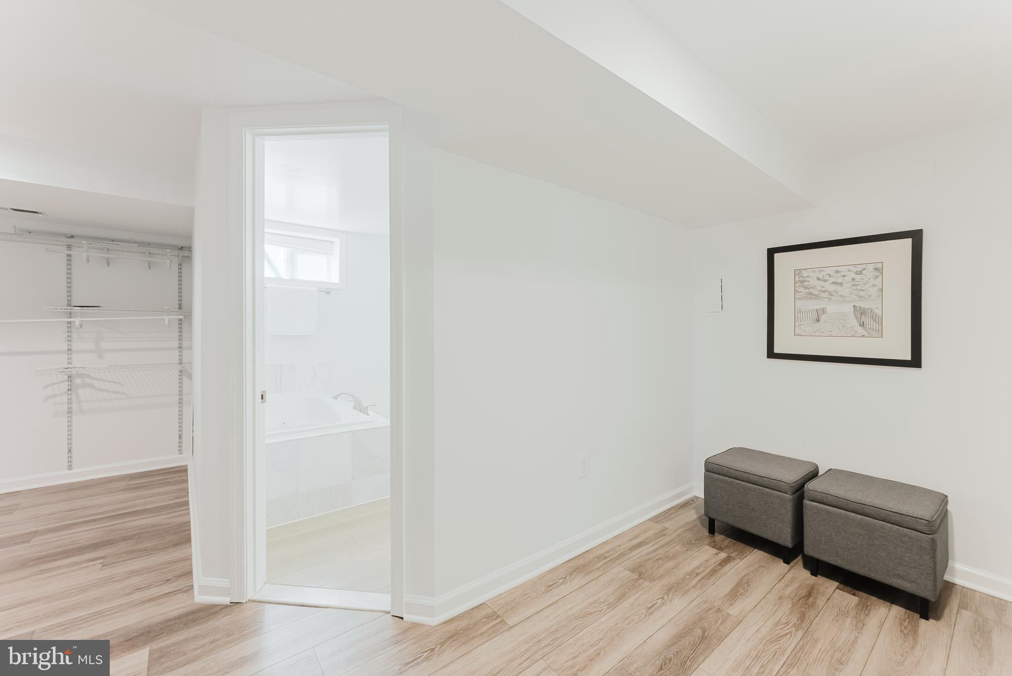 BROYHILL PARK - Residential