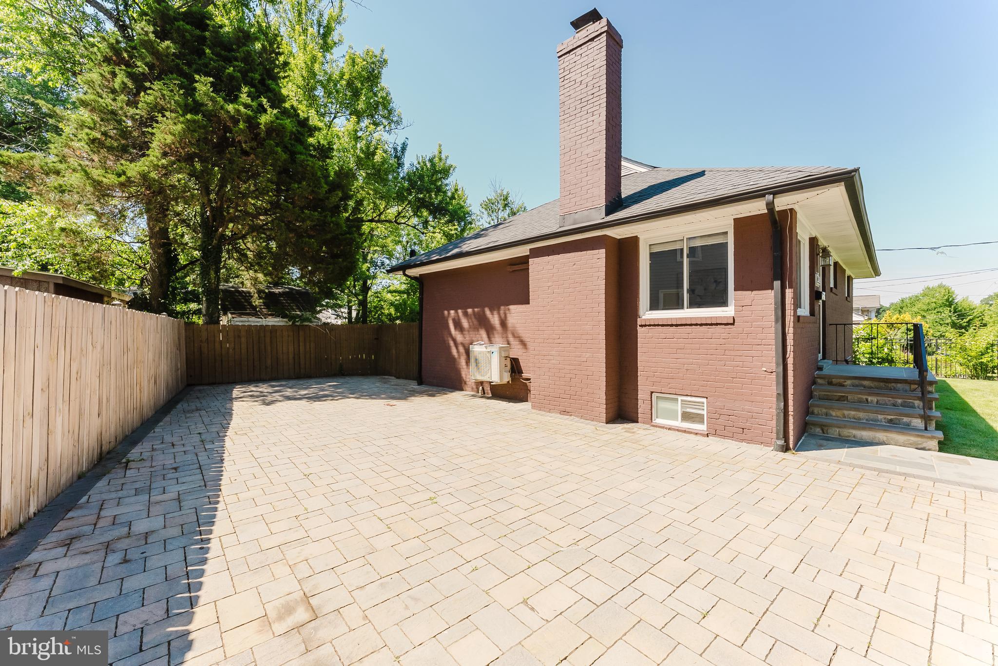 BROYHILL PARK - Residential
