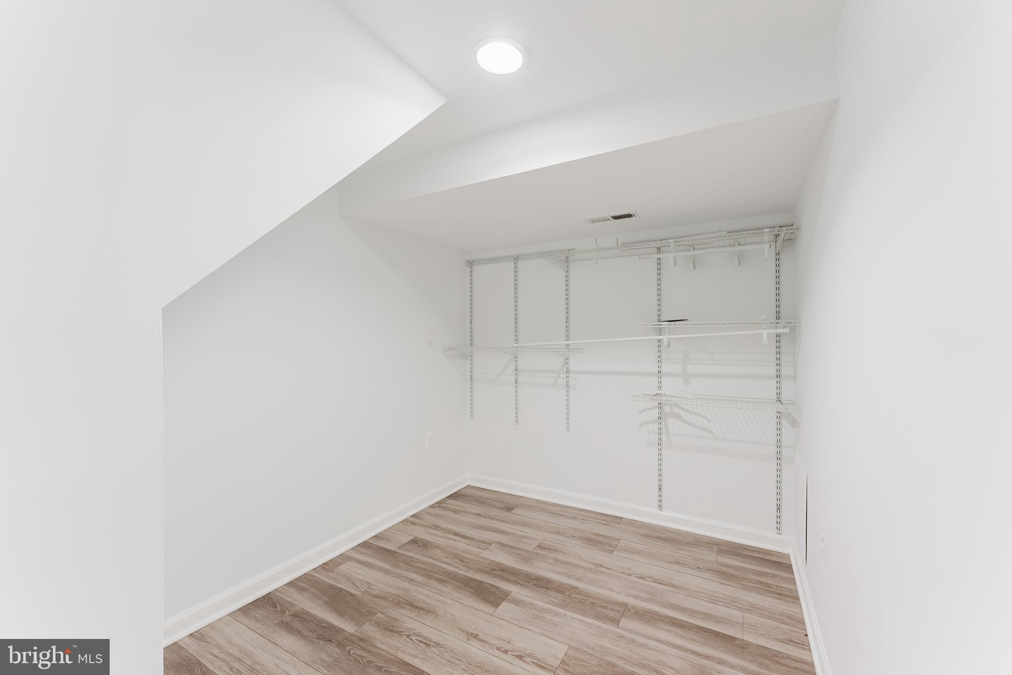 BROYHILL PARK - Residential