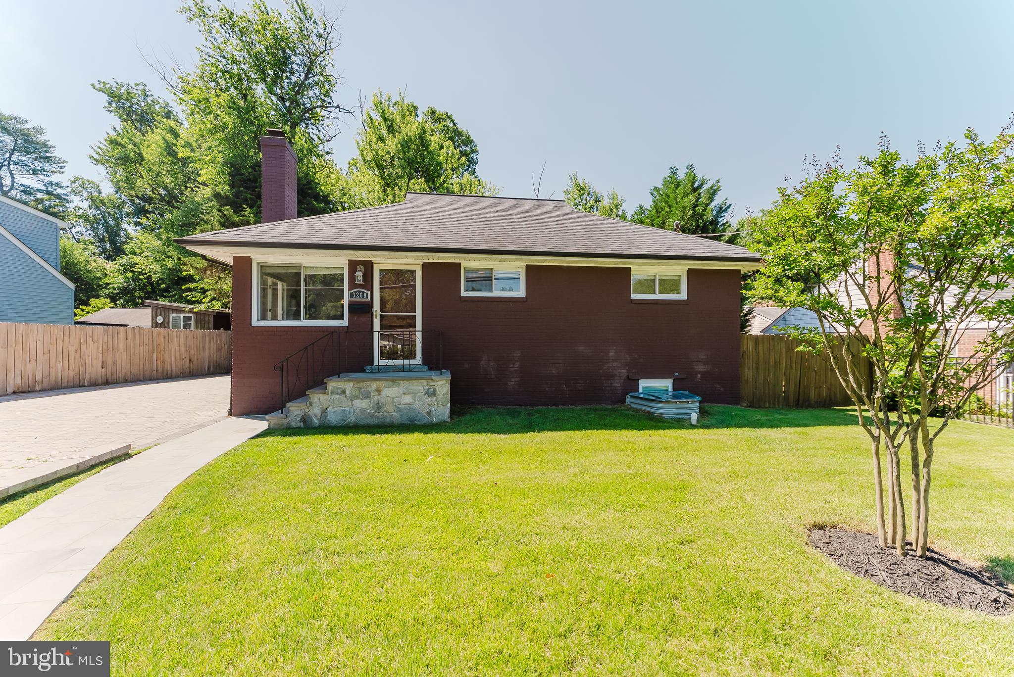 BROYHILL PARK - Residential