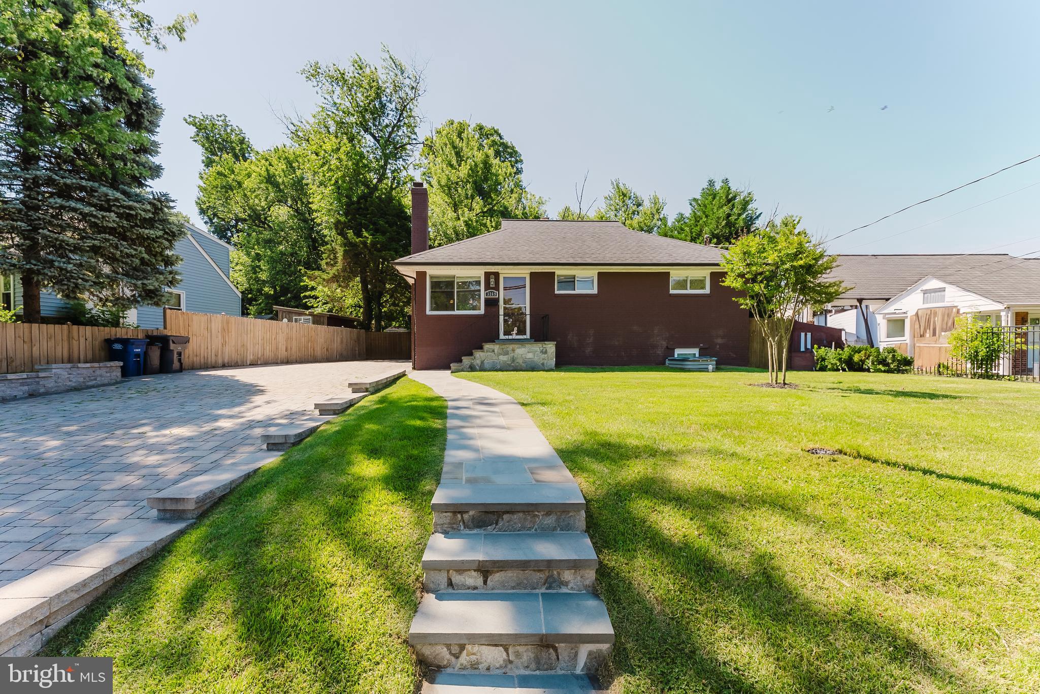 BROYHILL PARK - Residential