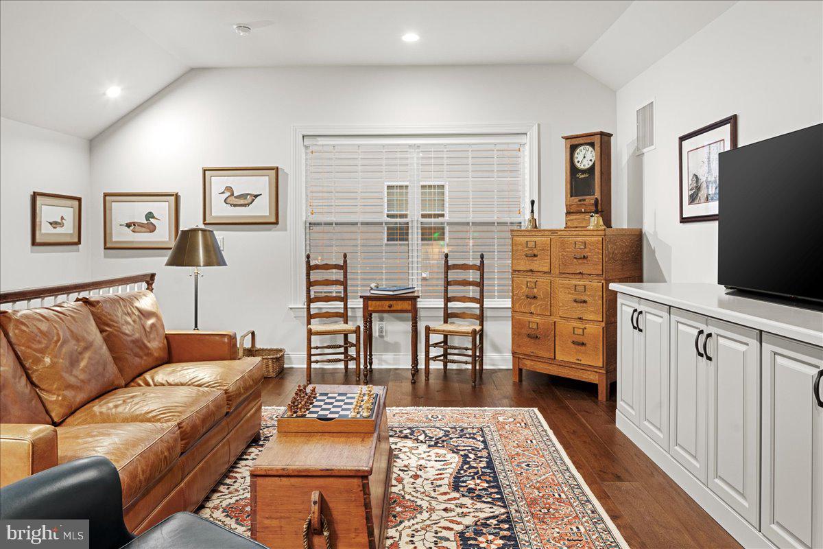 FENTONS CORNER - Residential