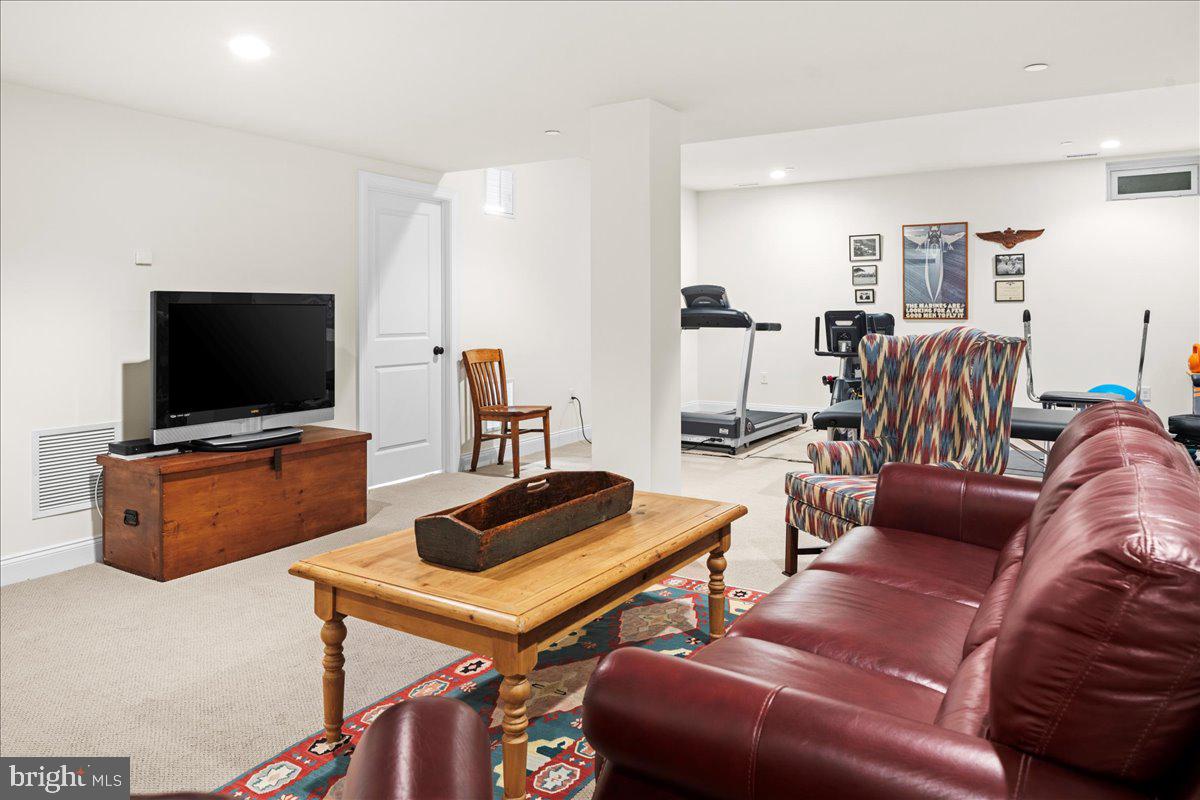 FENTONS CORNER - Residential