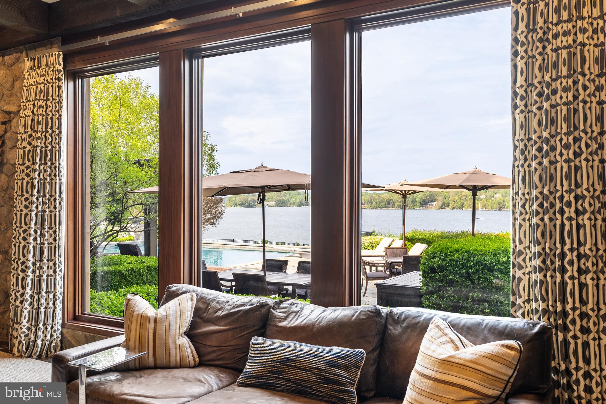 DOWNS ON THE SEVERN - Residential