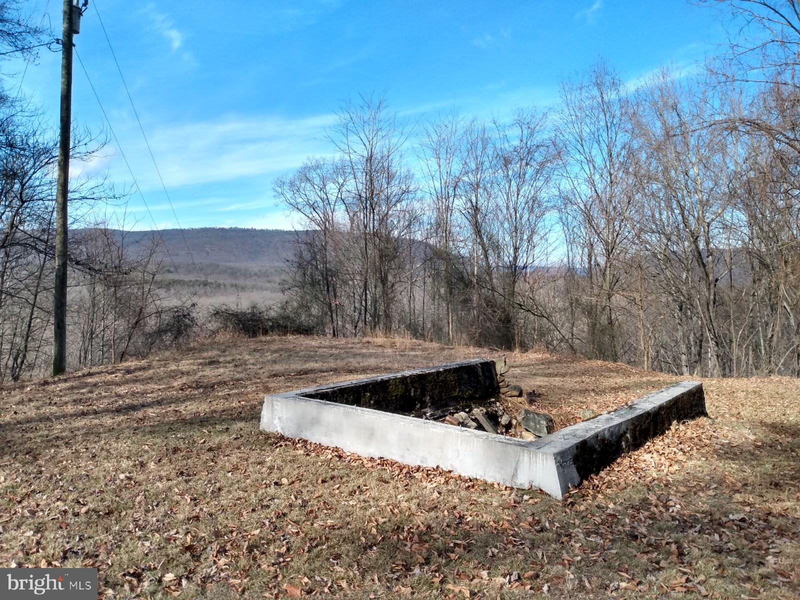LONG HOLLOW - Land