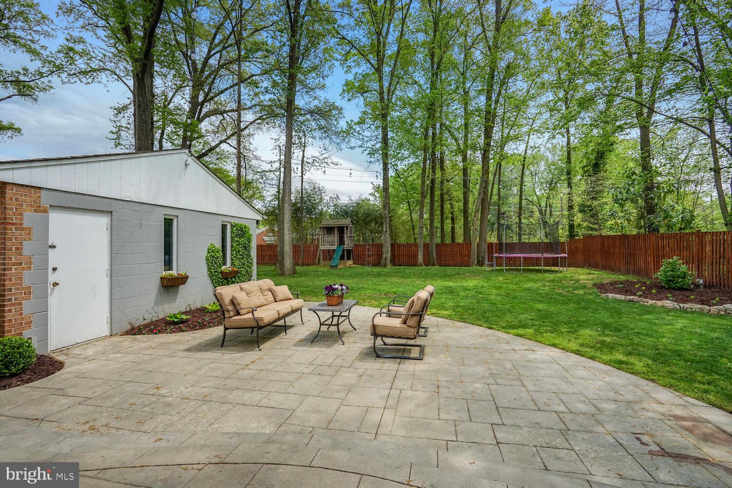 RIVERSIDE GARDENS - Residential
