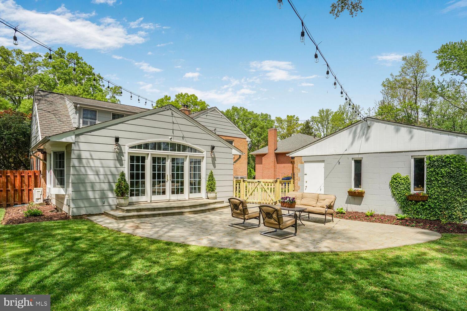 RIVERSIDE GARDENS - Residential