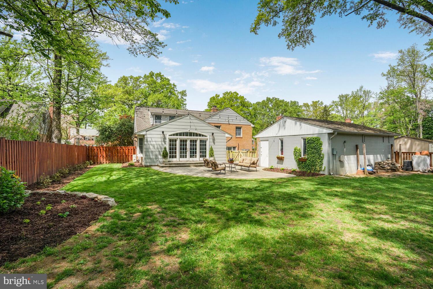 RIVERSIDE GARDENS - Residential