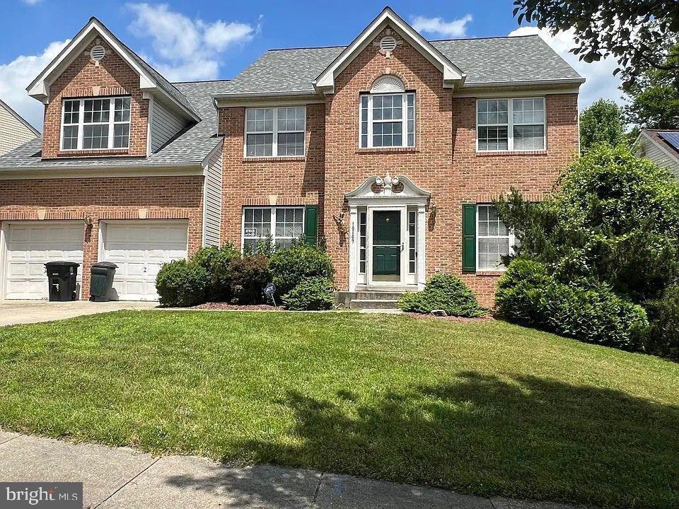 POTENTIAL SHORT SALE!!!!  POTENTIAL SHORT SALE !!!!
BRING YOUR BUYER AND SHOW THIS AMAZING BRICK FRONT HOME IN QUIET NEIGHBORHOOD, THE PROPERTY NEEDS LITTLE TLC TO MAKE IT PERFECT, BRINGS ALL OFFERS.