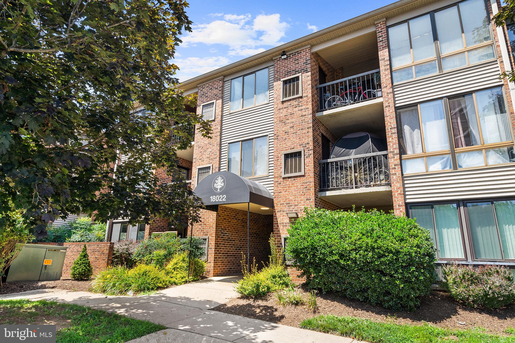 FARMINGDALE - Residential